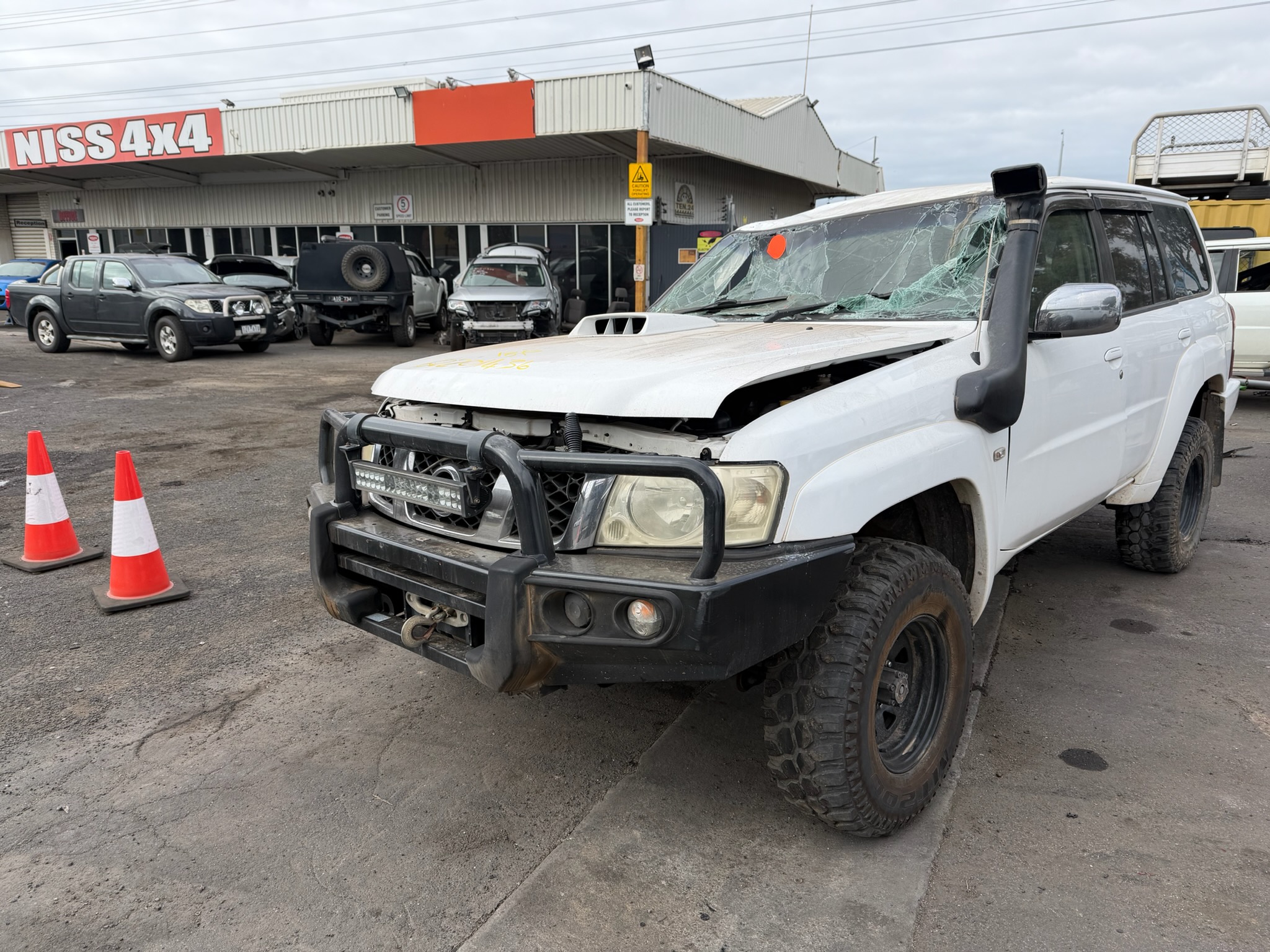 NISSAN PATROL Y61 GU ST WAGON ZD30 S4 WHITE WRECKING