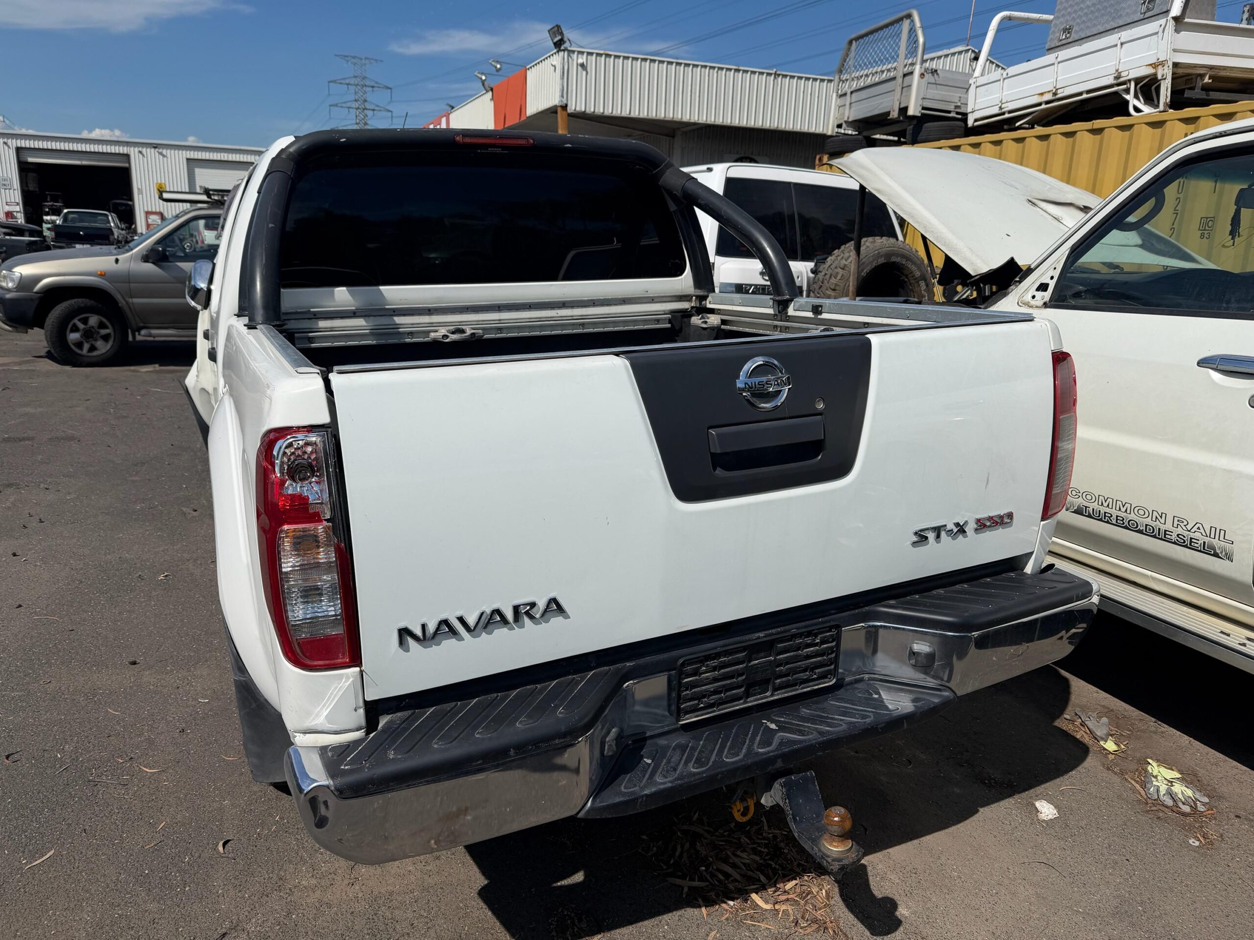NISSAN NAVARA D40 ST-X 550 V9X V6 DIESEL WHITE 2012 WRECKING