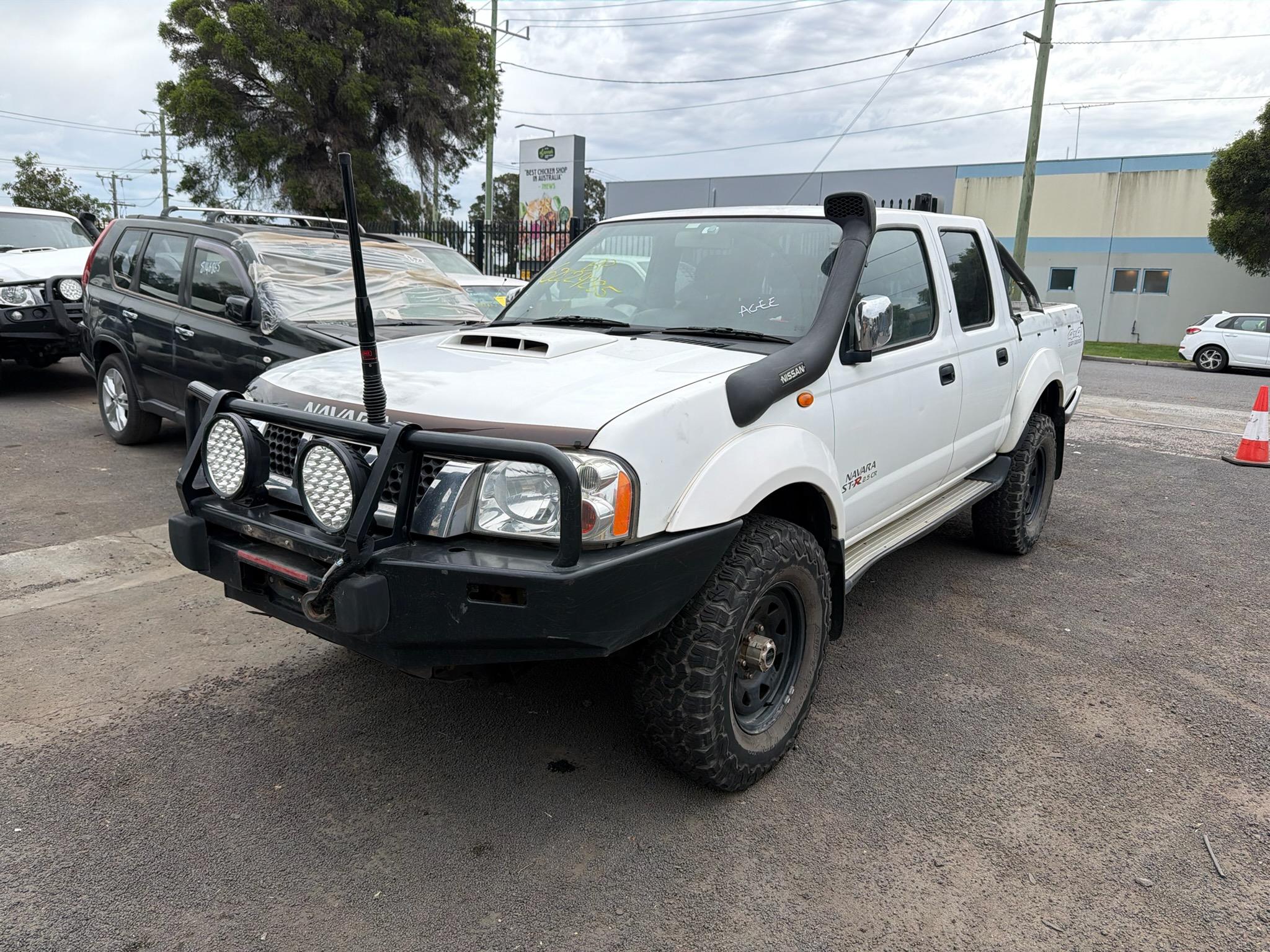 NISSAN NVARA D22 ST-R 4X4 MNT YD25 2013 WHITE WRECKING