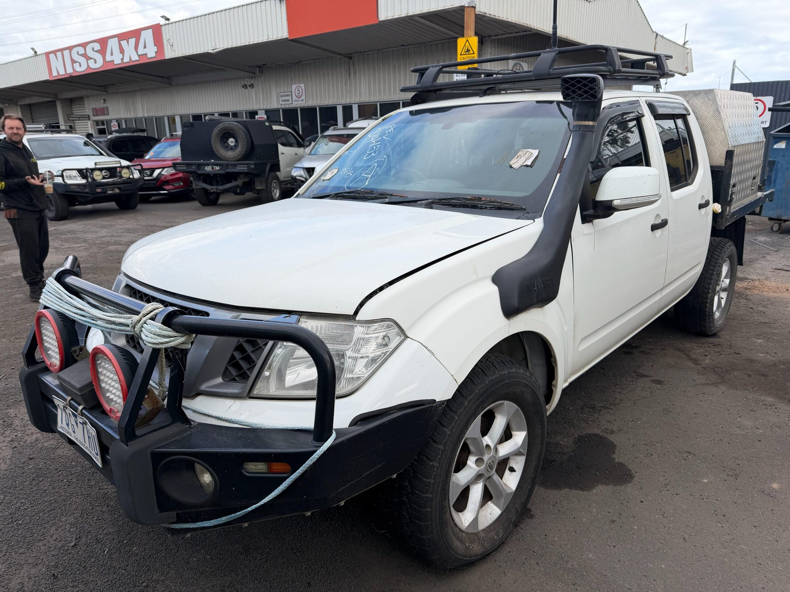 NISSAN NAVARA D40 TRAY TOOLBOX WHITE WRECKING