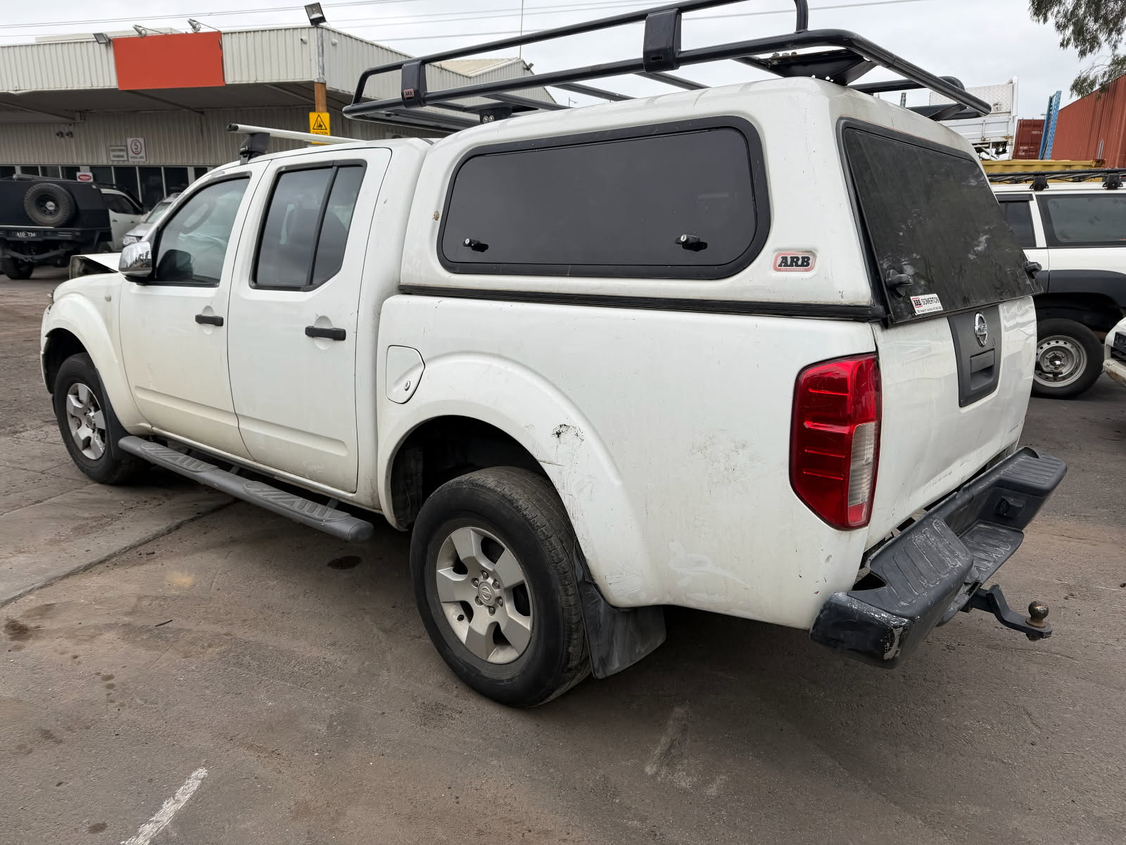 NISSAN NAVARA D40 VSK SPAIN YD25 DIESEL WHITE WRECKING