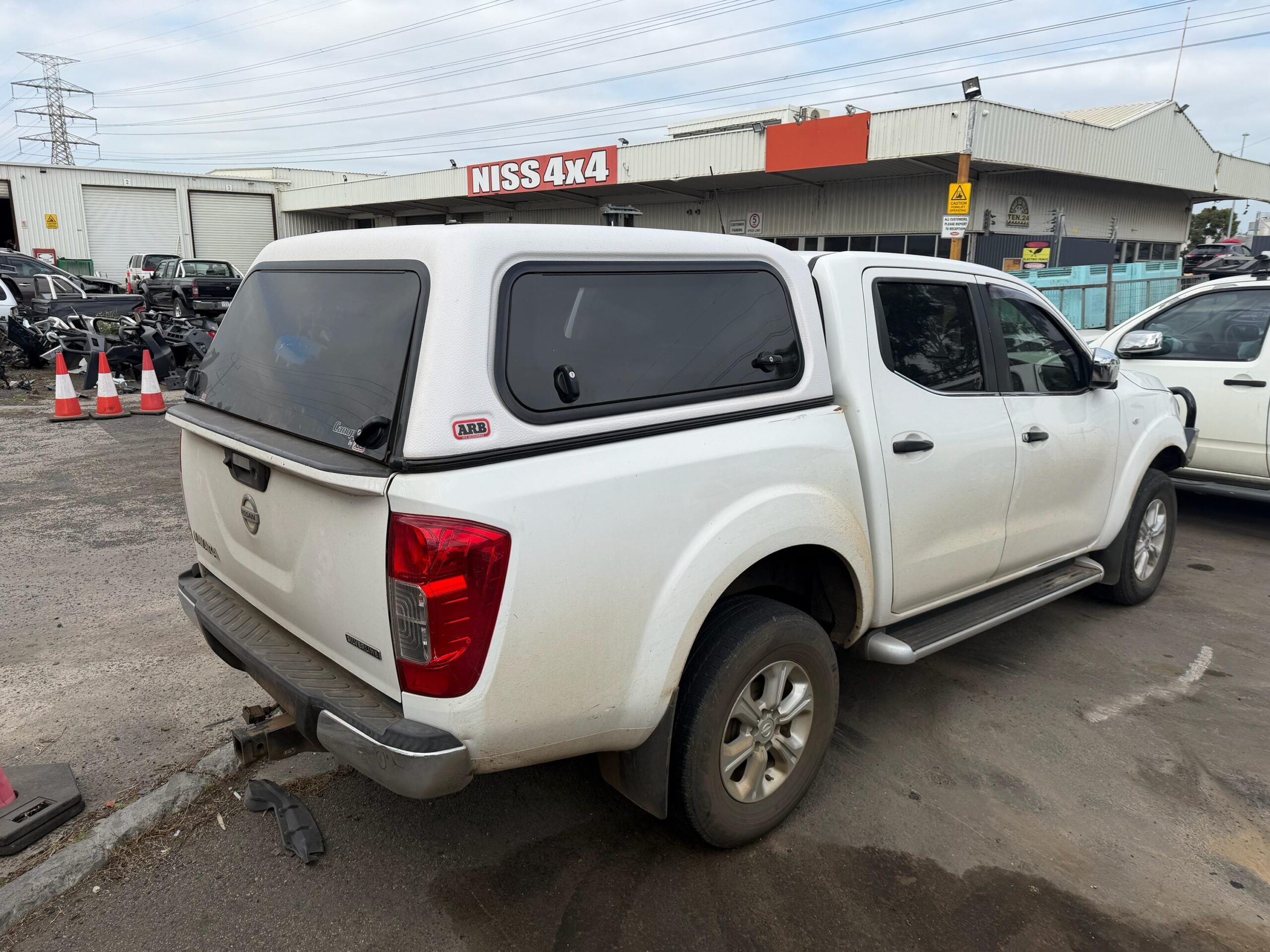 NISSAN NAVARA D23 NP300  YS23 SILVERLINE DUALCAB WHITE WRECKING