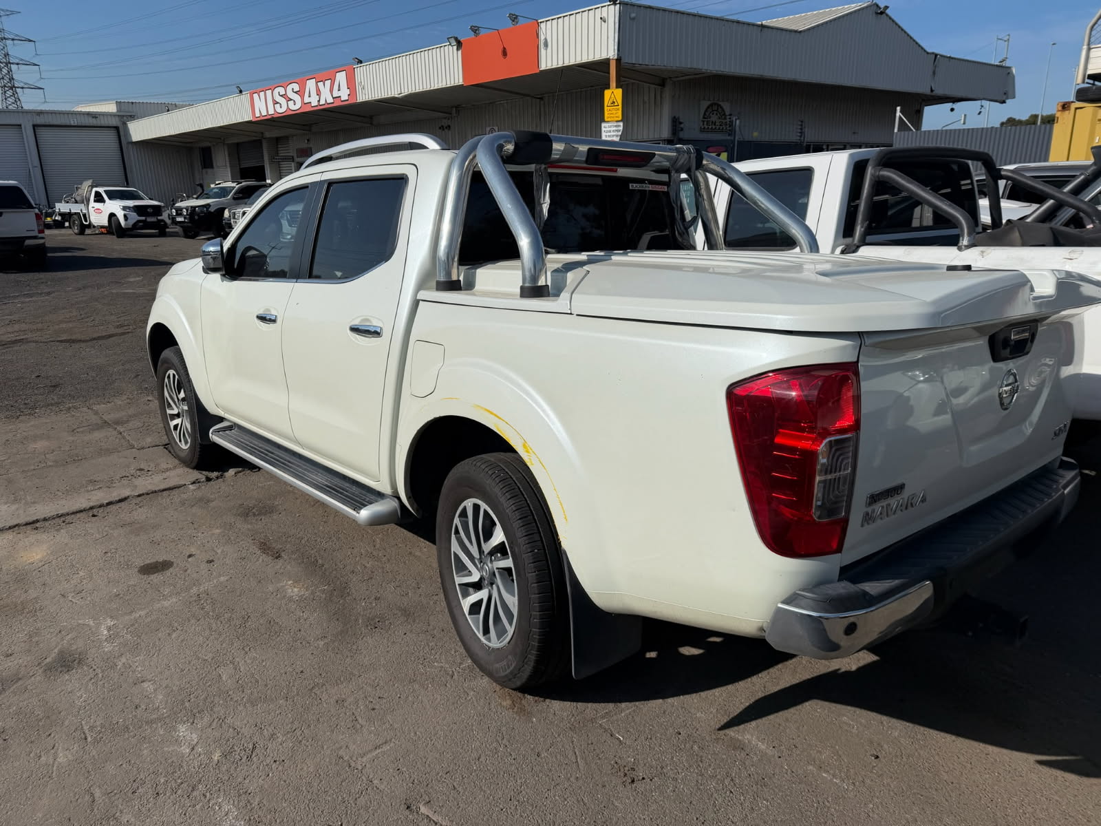 NISSAN NAVARA D23 NP300 YS23 ST-X TWIN TURBO WHITE 2019 WRECKING