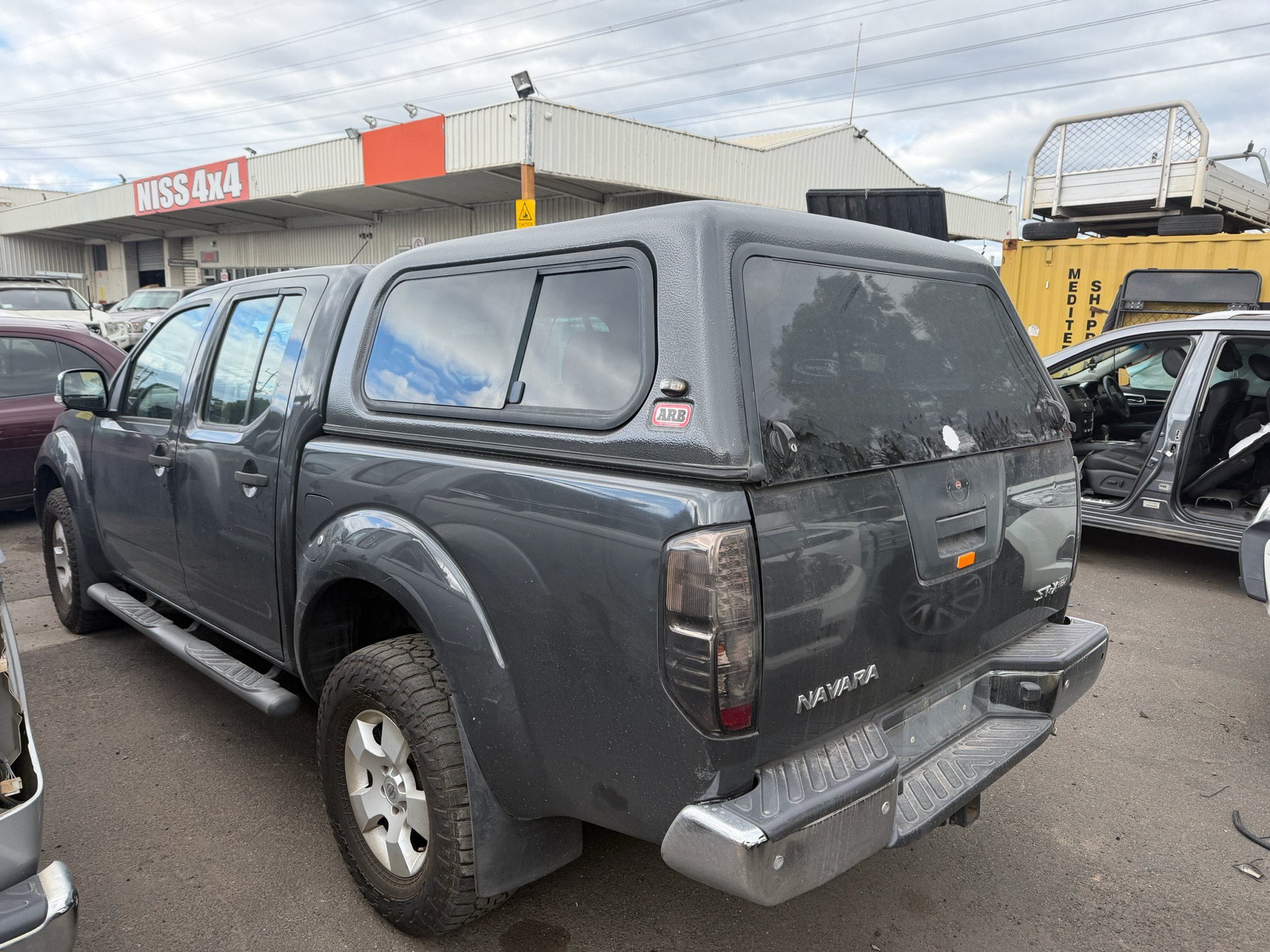 NISSAN NAVARA D40 VSK SPAIN GREY CANOPY WRECKING