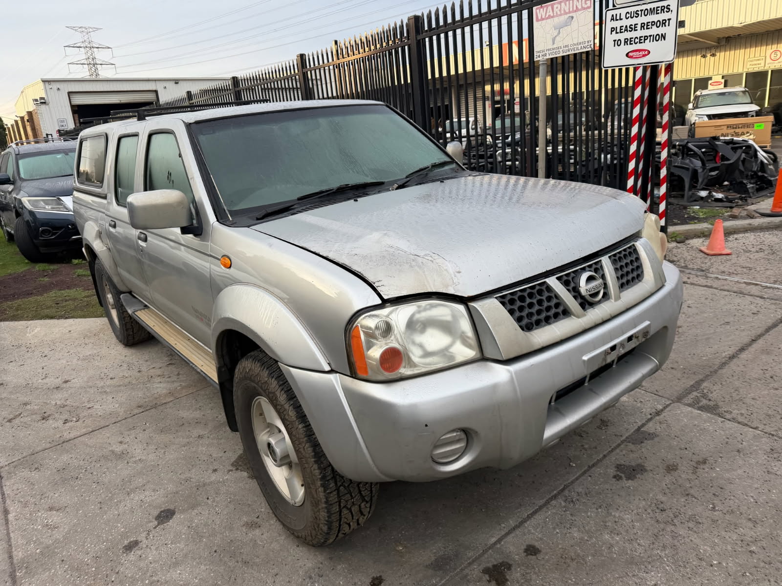 NISSAN NAVARA D22 ST-R DUALCAB ZD30 TURBO DIESEL SILVER CANOPY WREKCING