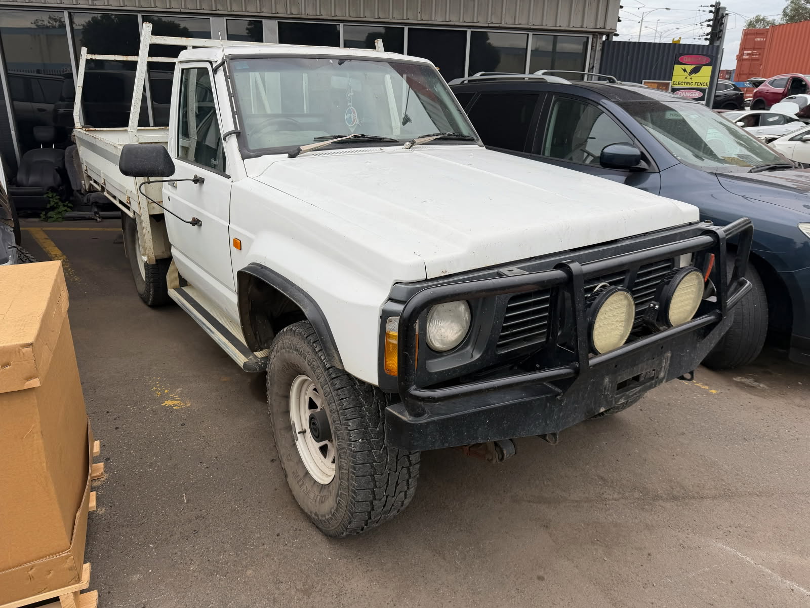 NISSAN PATROL GQ Y60 UTE TD42 DIESEL LEAF CAB WHITE STEEL TRAY WRECKING