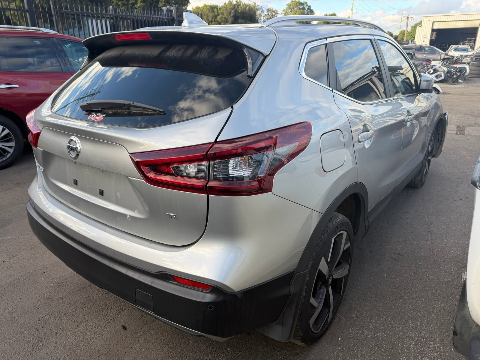 NISSAN QASHQAI J11 MR20 AUTO SILVER 2020 WRECKING