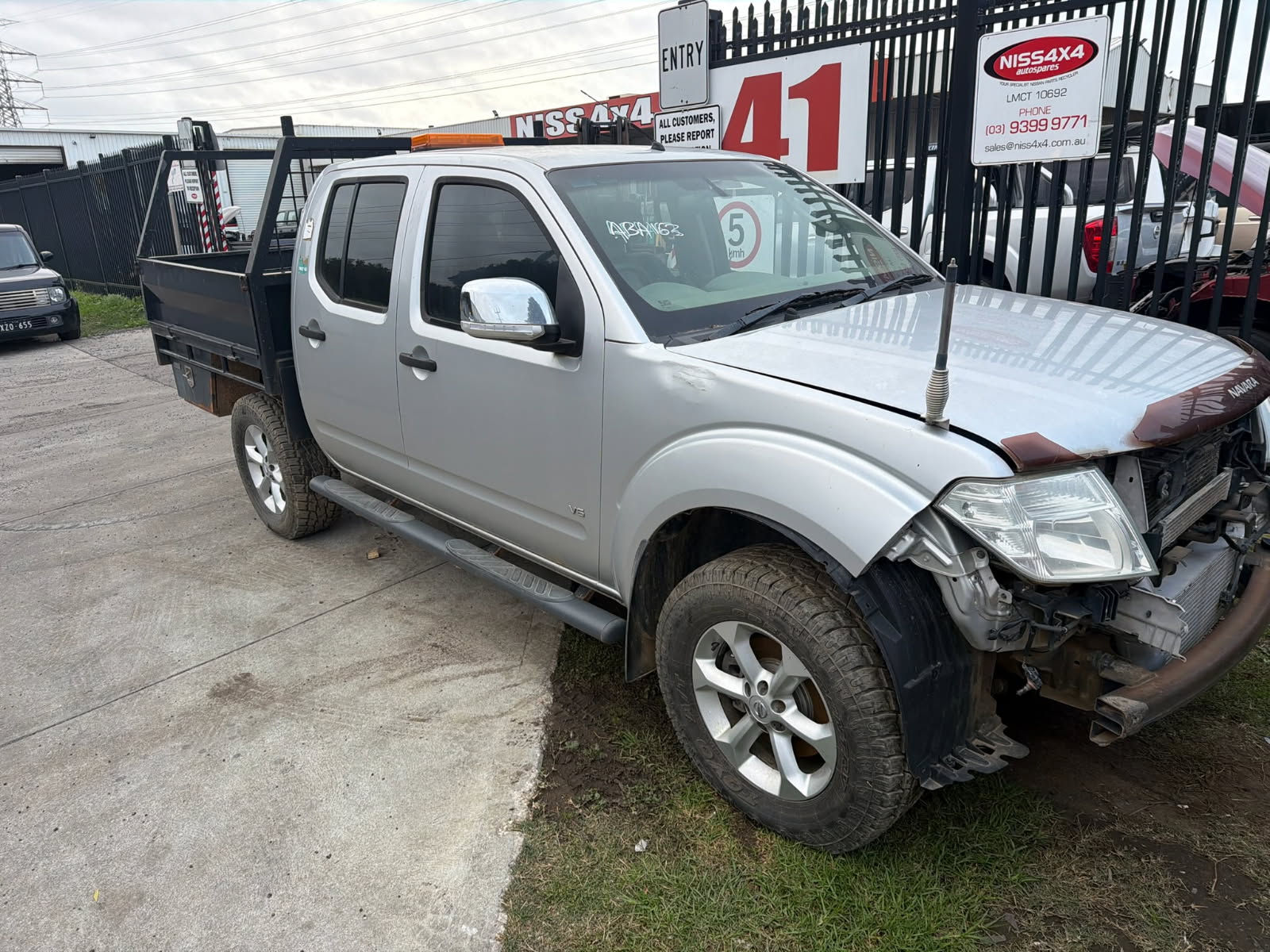 NISSAN NAVRA D40 VSK SPAIN V6 DIESEL V9X STEEL TRAY SILVER WRECKING