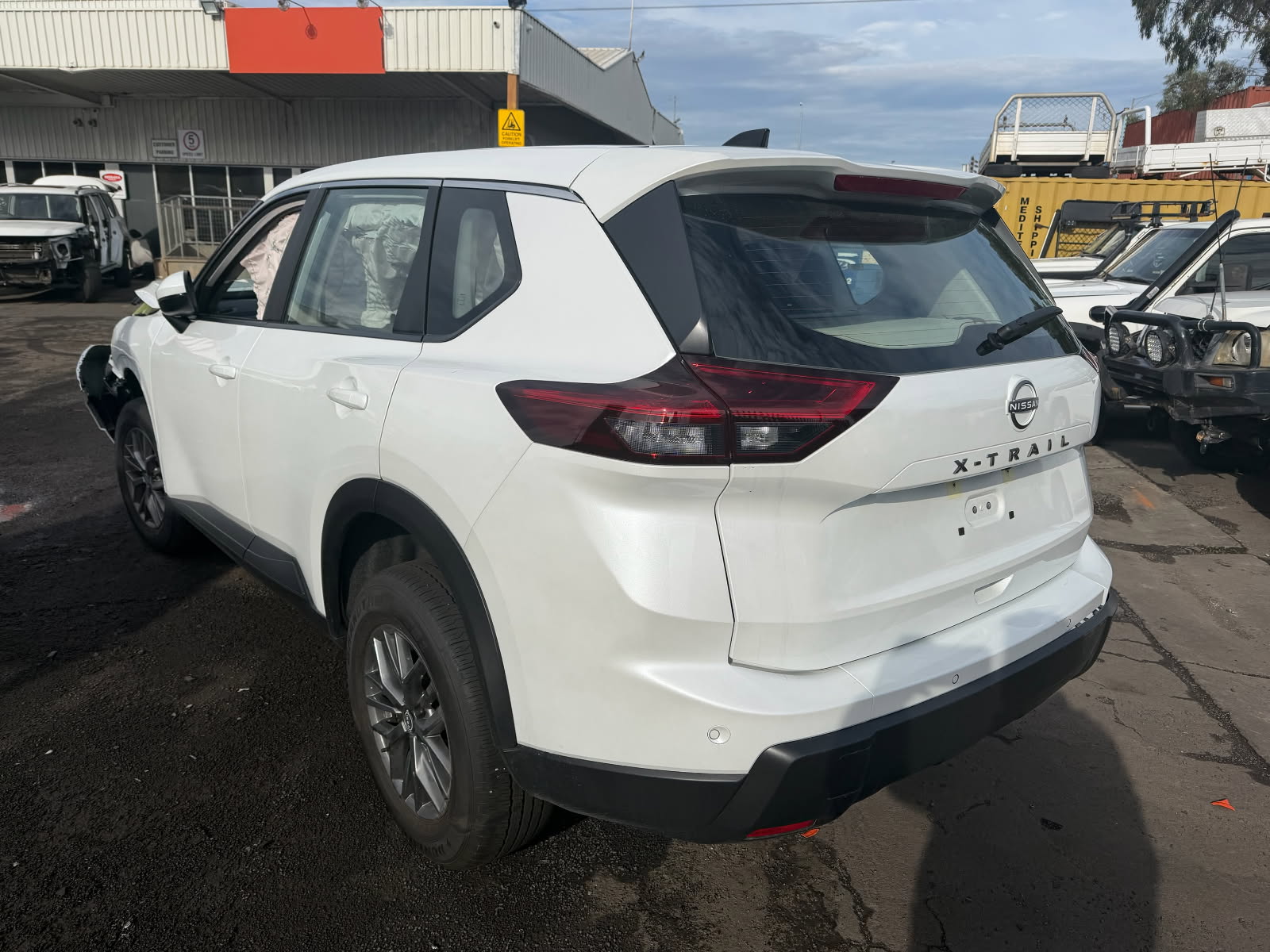 NISSAN X-TRAIL T33 PR25 AUTO WHITE WRECKING