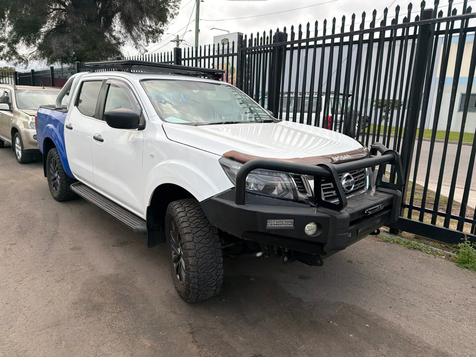 NISSAN NAVARA D23 NP300 DIESEL WHITE WRECKING