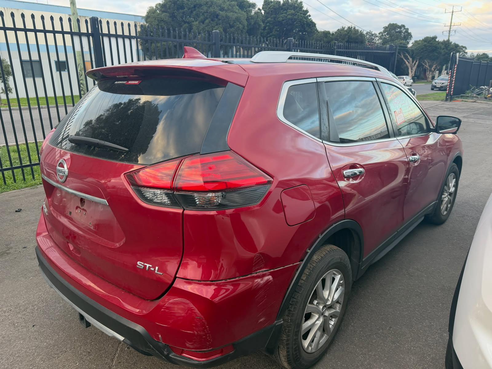 NISSAN X-TRAIL T32 QR25 AUTO RED 2019 WRECKING