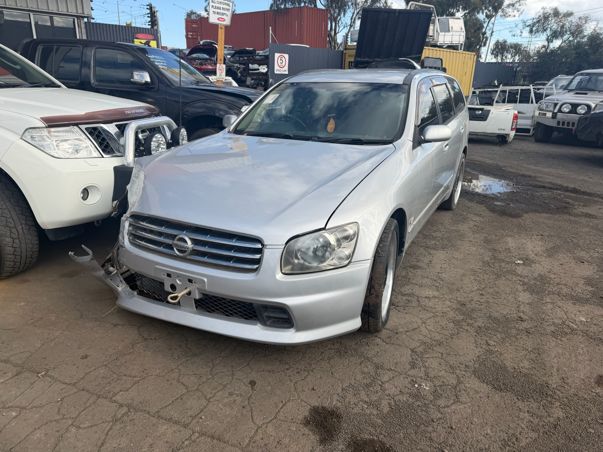NISSAN STAGEA M35 SILVER WRECKING