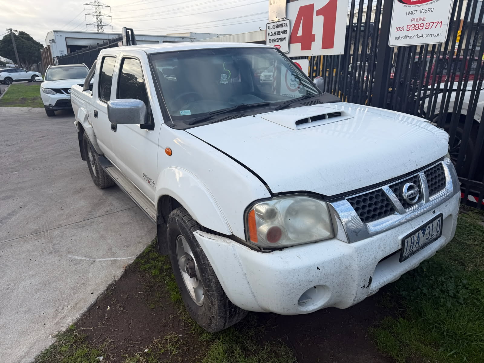 NISSAN NAVRA D22 ST-R YD25 DIESEL WHITE WRECKING