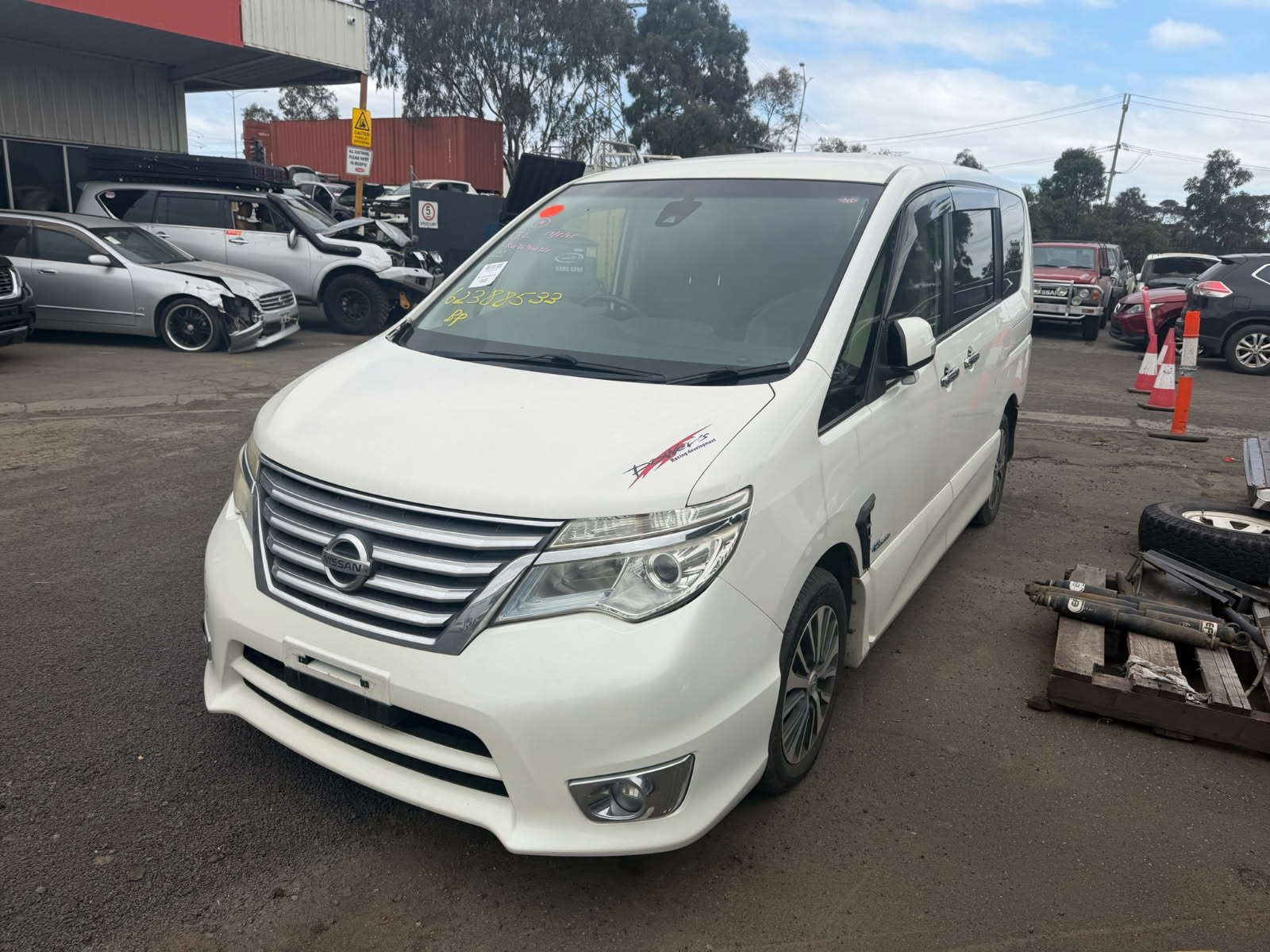 NISSAN SERENA C26 MR20 HYBRID WHITE WRECKING