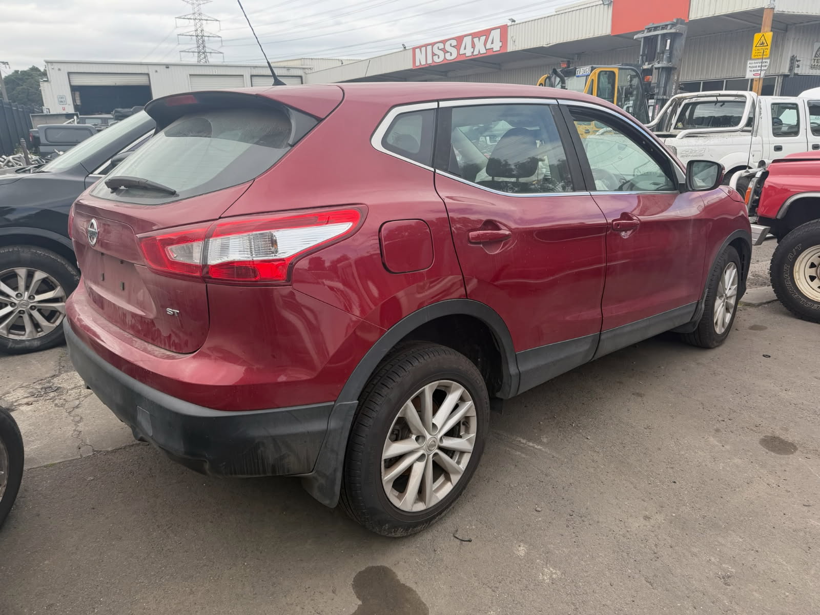NISSAN QASHQAI J11 ST MR20 AUTO RED WRECKING