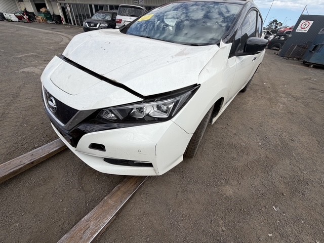 NISSAN LEAF ZE1 ELECTRIC VEHICLE WHITE WRECKING