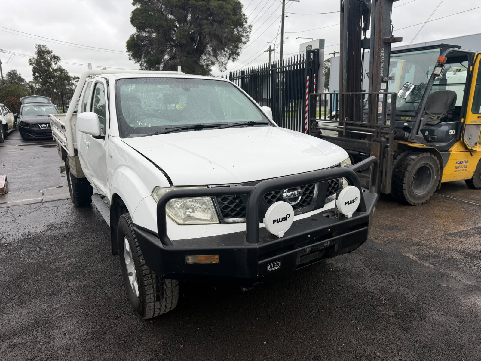 NISSAN NAVARA D40 KING CAB MNT THAI YD25 DIESEL WHITE STEEL TRAY WRECKING