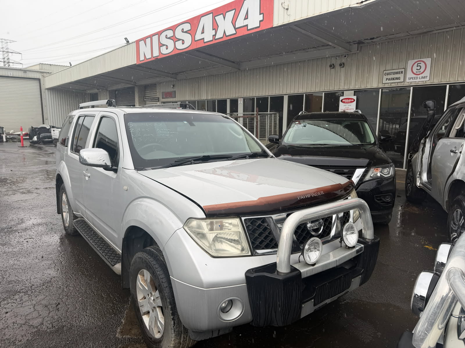 NISSAN PATHFINDER R51 VQ40 V6 PETROL SILVER WRECKING
