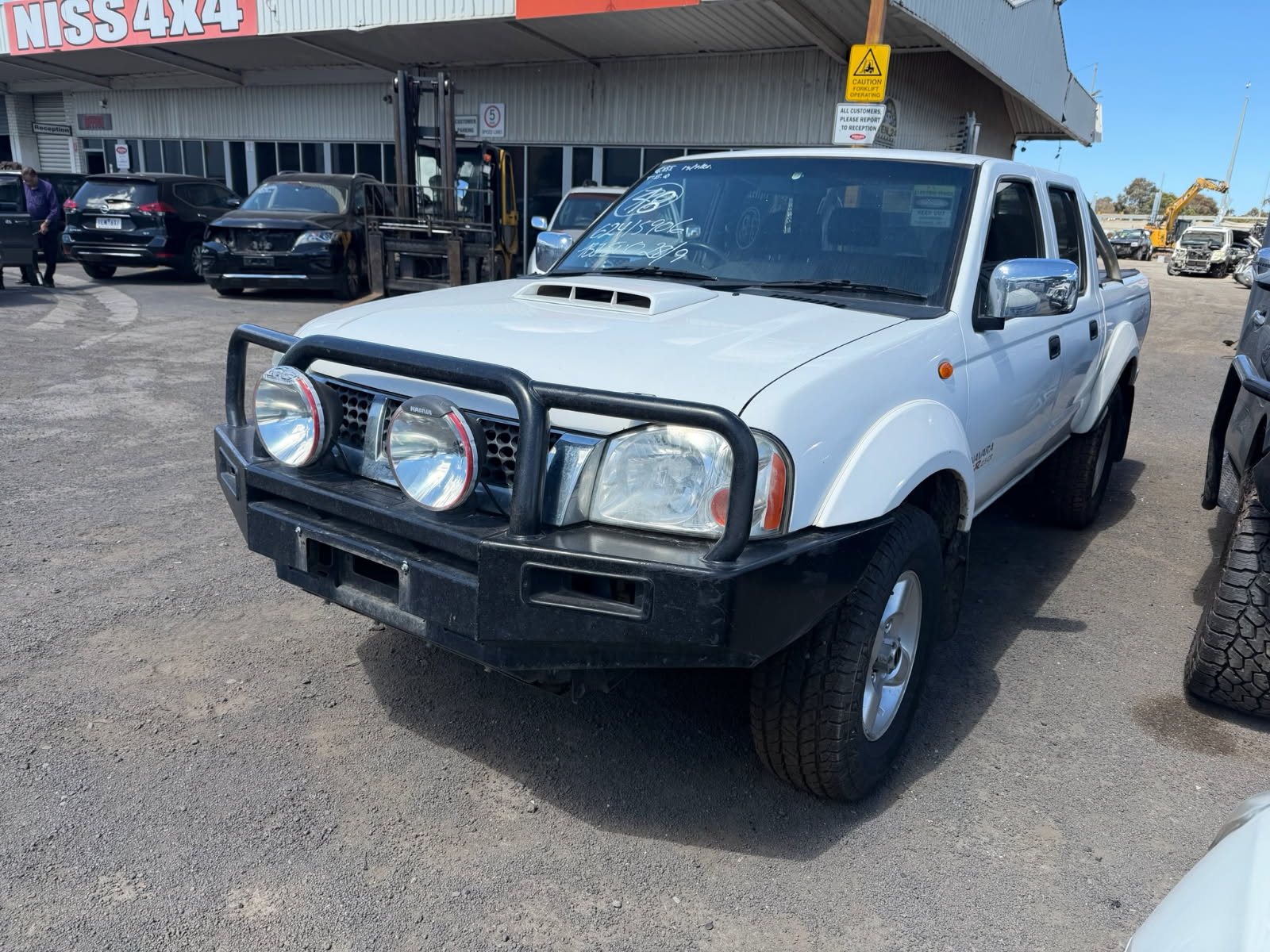 NISSAN NAVRA D22 ST-R DUALCAB YD25 TURBO DIESEL WHITE WRECKING