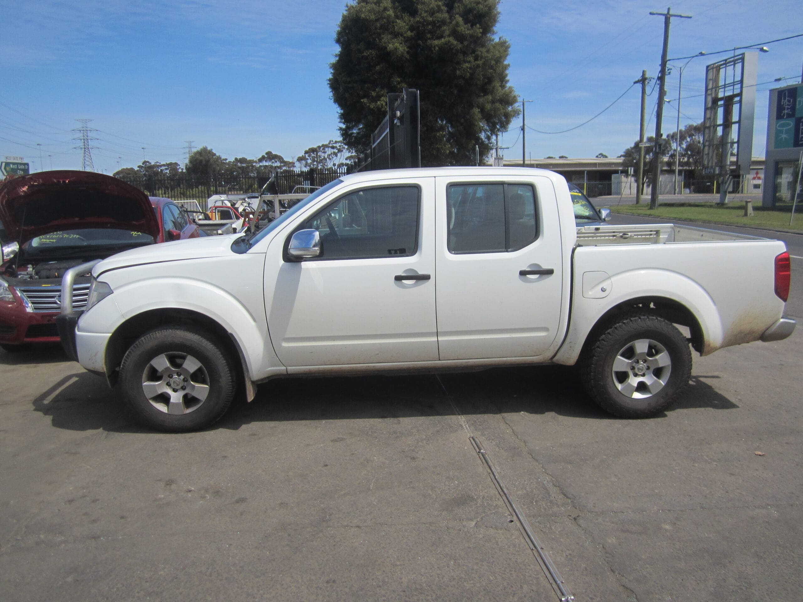 NISSAN NAVARA D40 ST-X SPAIN YD25 DIESEL 4X4 2007 WRECKING