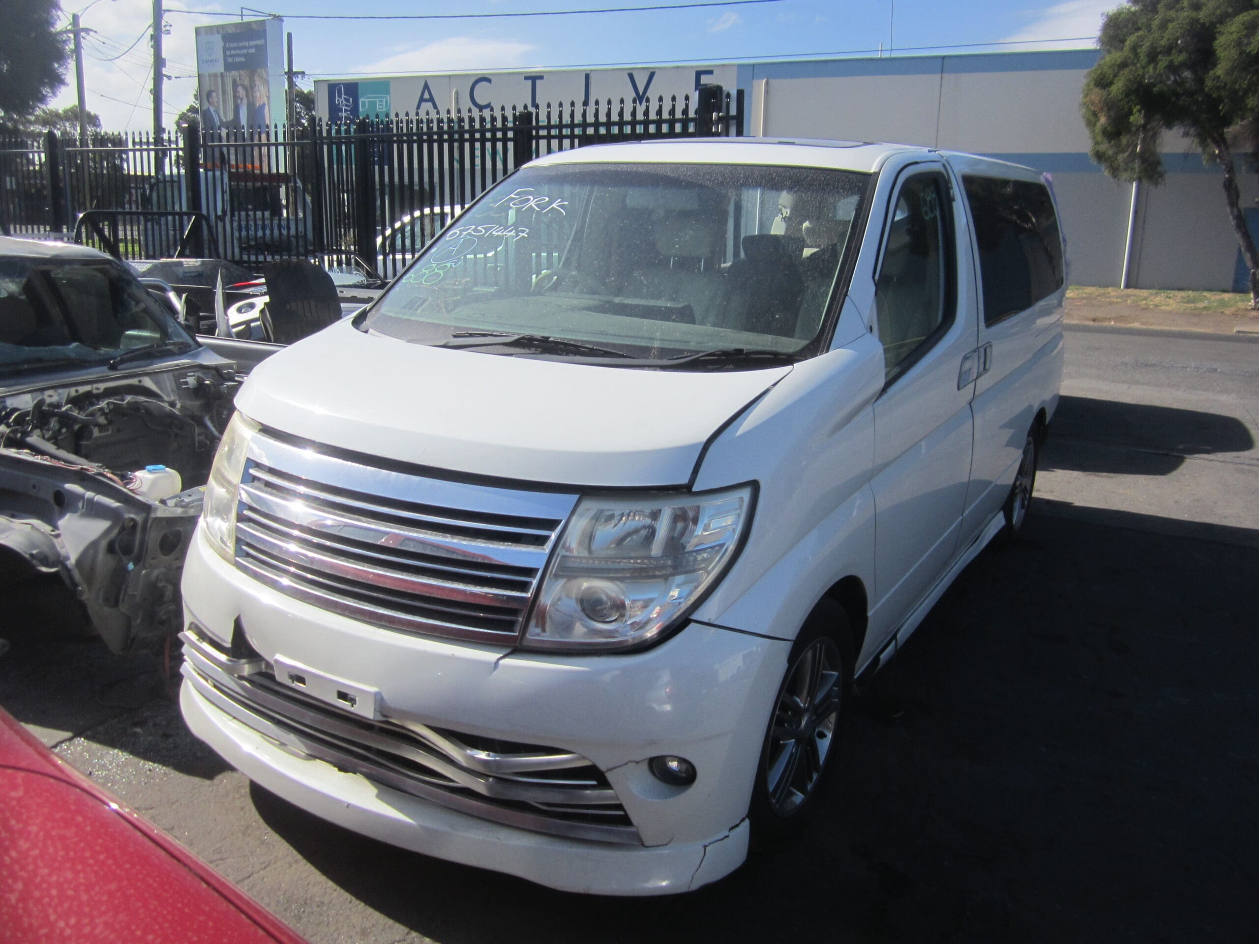NISSAN ELGRAND E51 VQ35 AUTO 2004 WRECKING