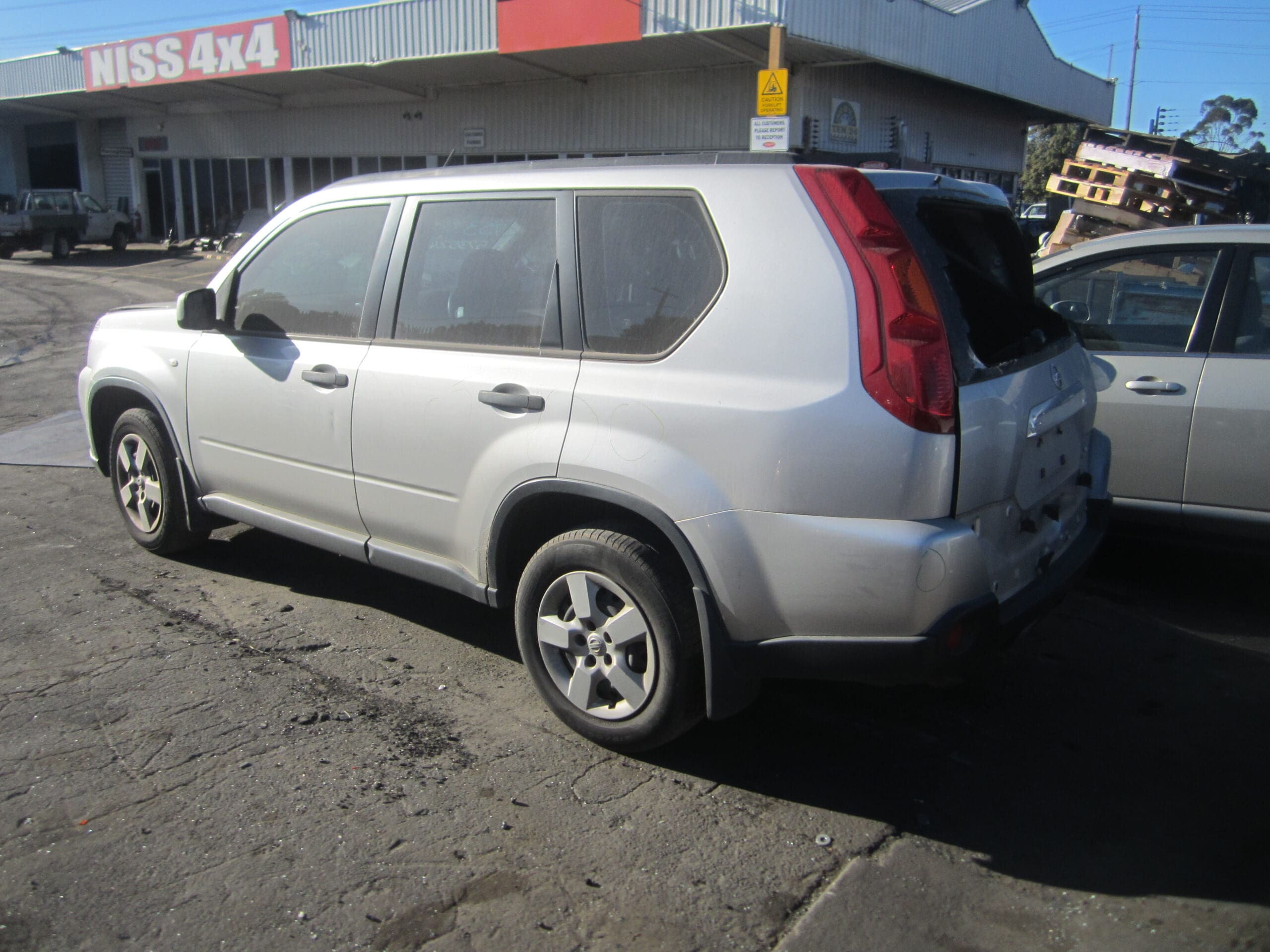 NISSAN X-TRAIL T31 2.5 PETROL 4X4 WRECKING