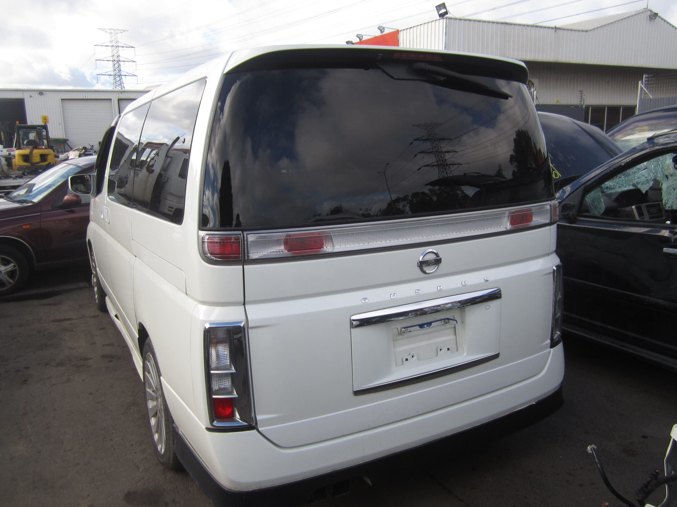 NISSAN ELGRAND E51 VQ35 PETROL AUTO 2004 WRECKING