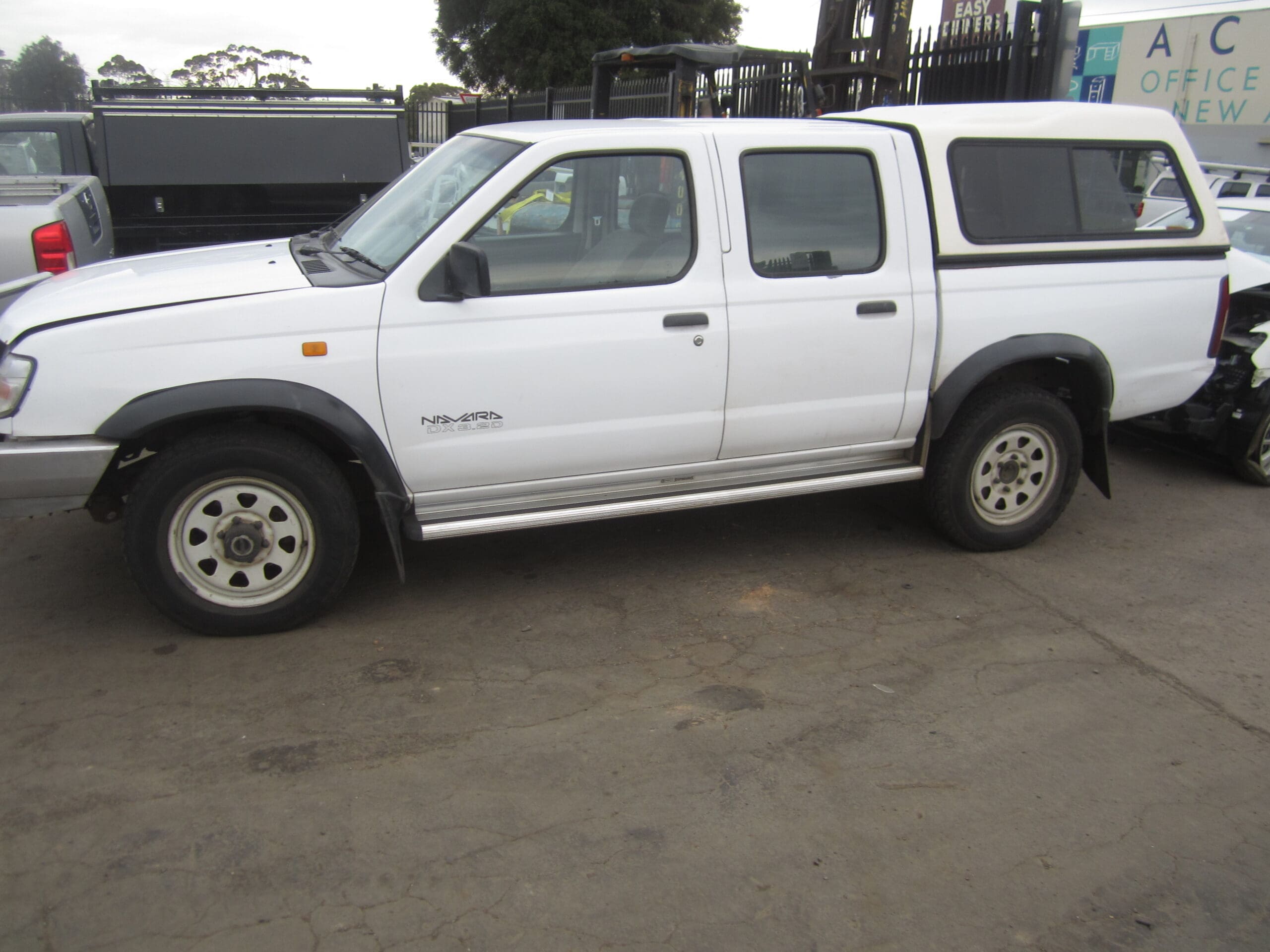 NISSAN NAVARA D22 QD32 DIESEL 4X4 1999 WRECKING