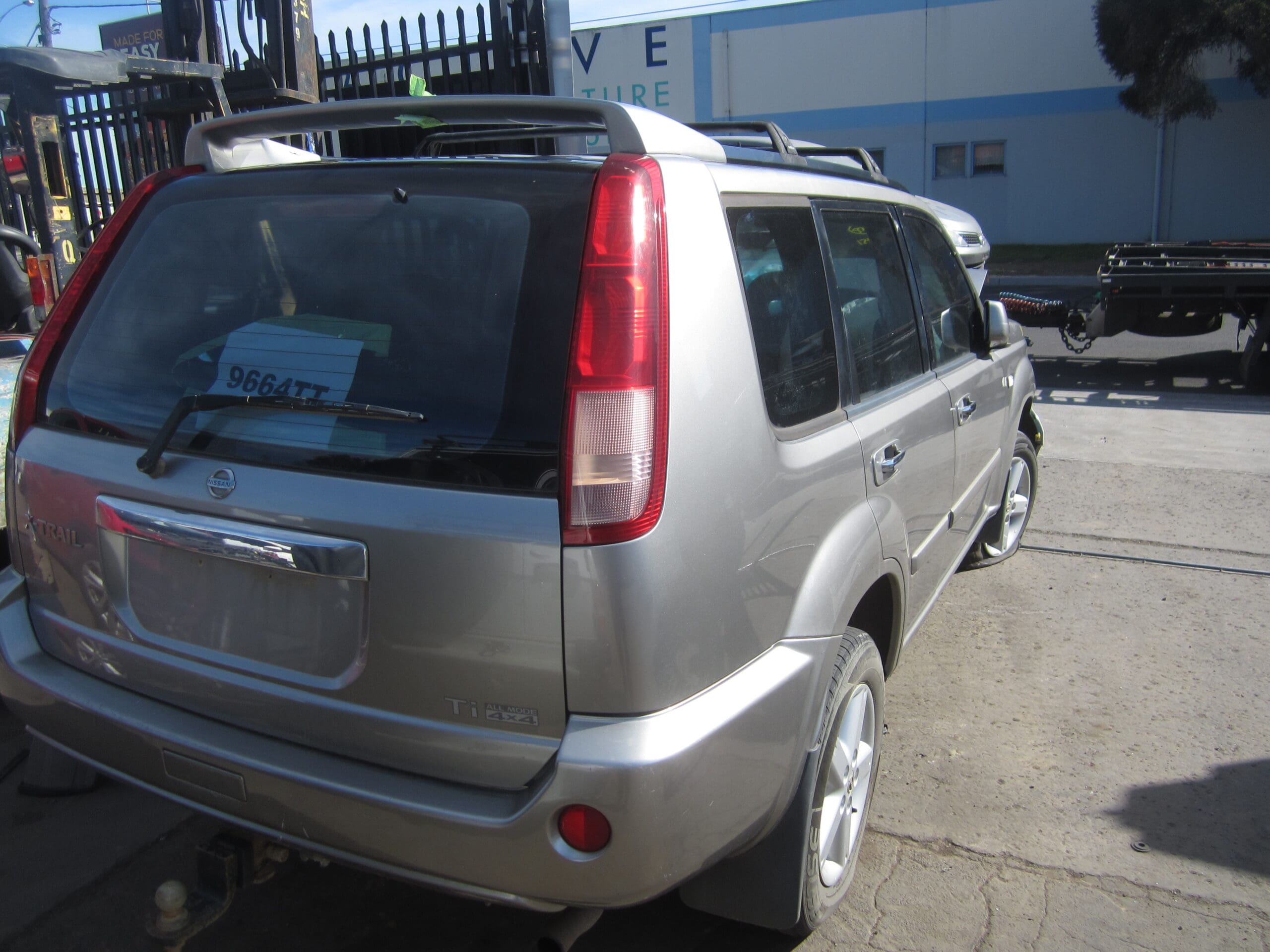 NISSAN X-TRAIL T30 PETROL 2.5 AUTO 2004 WRECKING