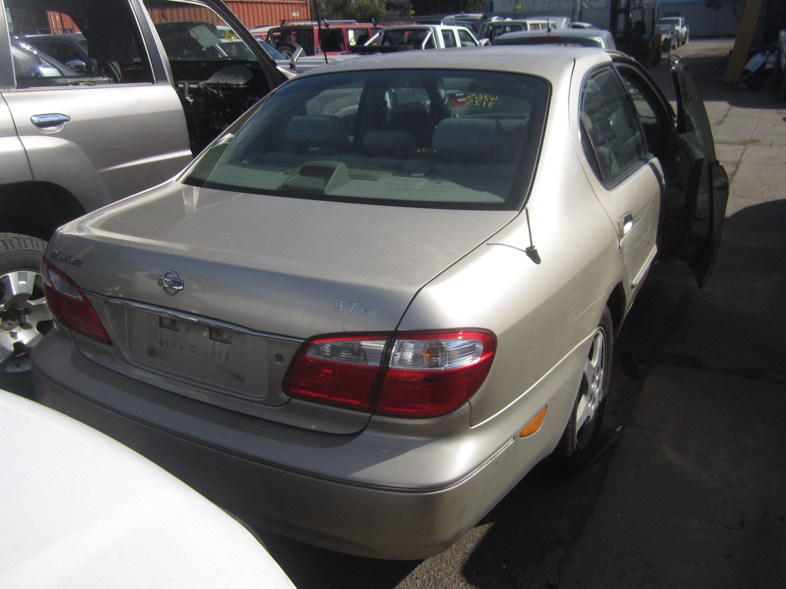 NISSAN MAXIMA A33 V6 PETROL AUTO 2001 WRECKING