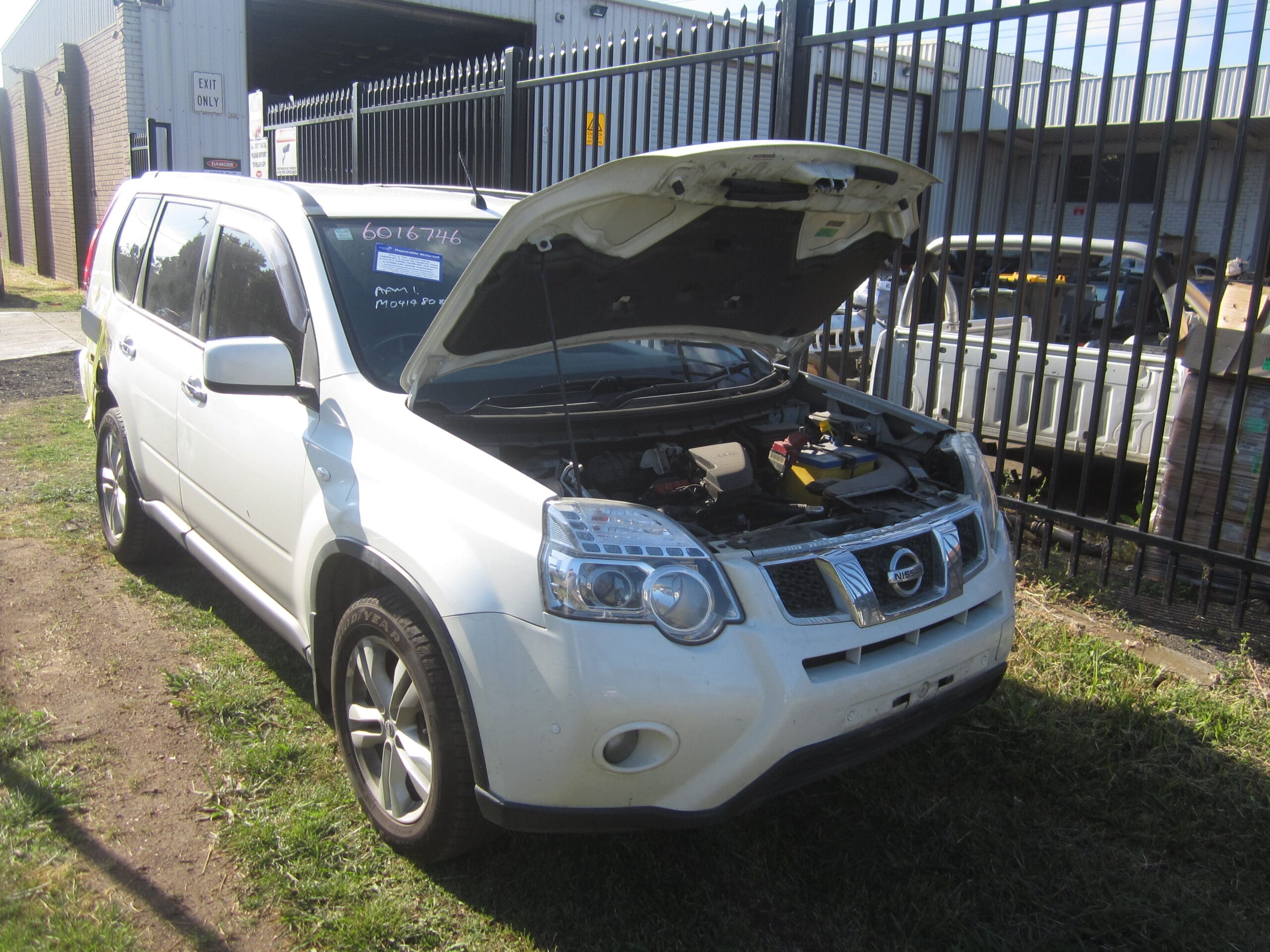 NISSAN X-TRAIL T31 PETROL QR25 AUTO 2012 WRECKING