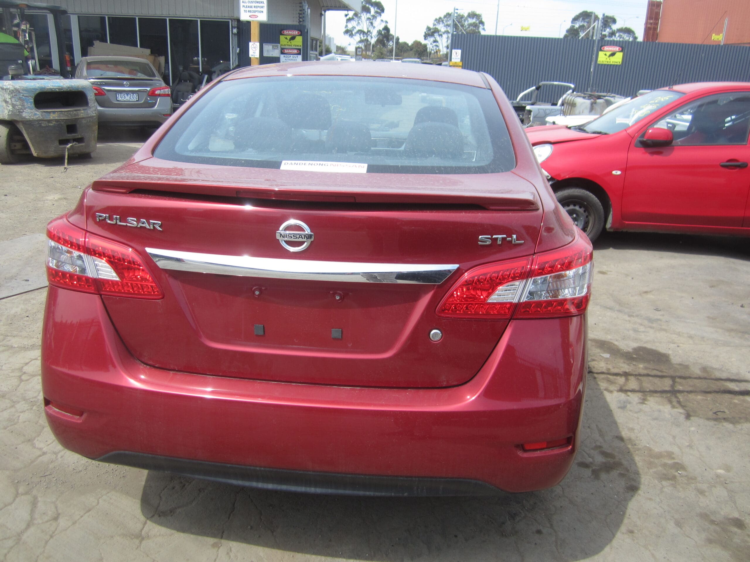 NISSAN PULSAR B17 SEDAN ST-L 1.8 AUTO CVT 2014 WRECKING