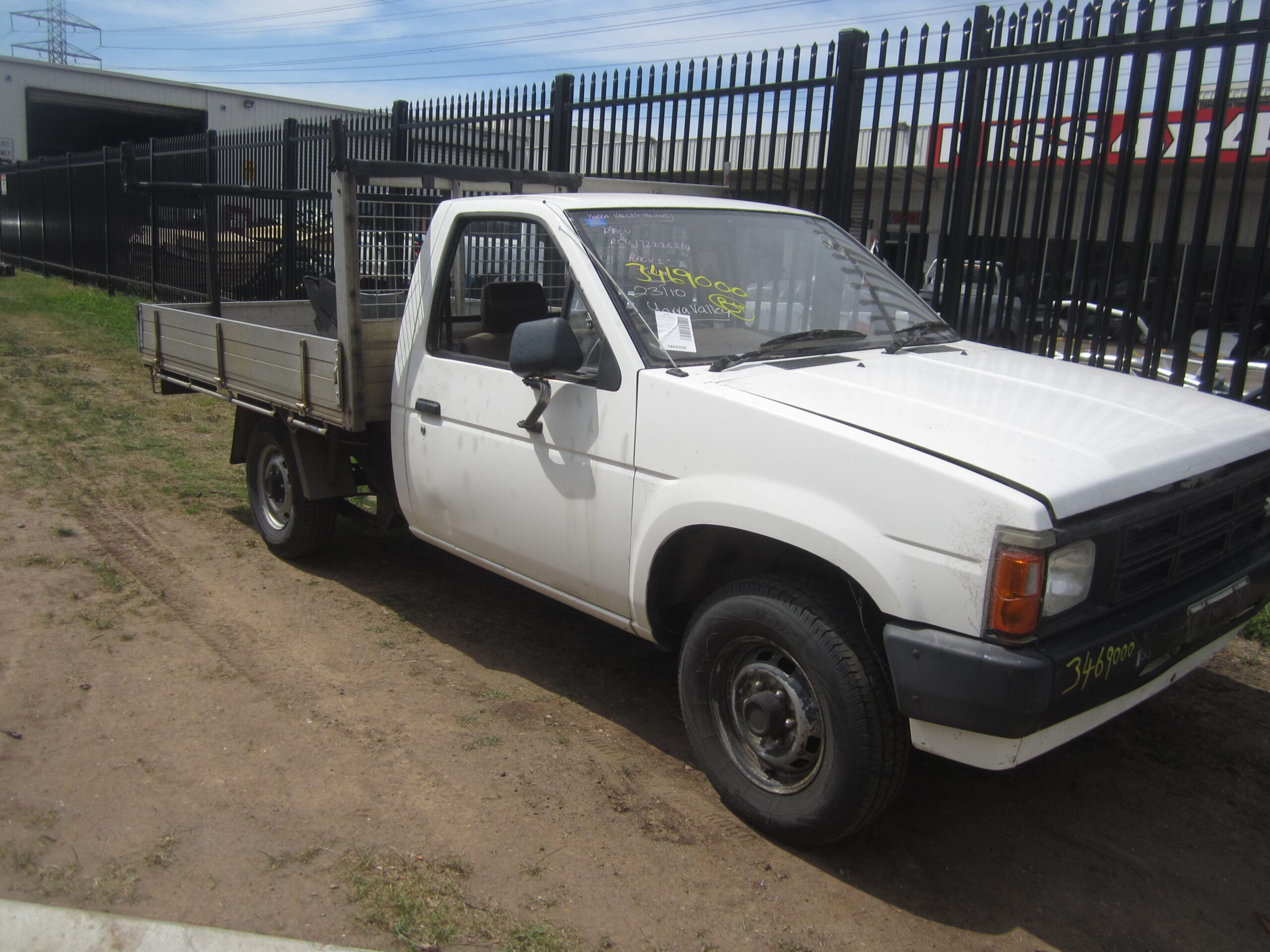 NISSAN NAVARA D21 Z24 PETROL MANUAL 2WD 1989 WRECKING