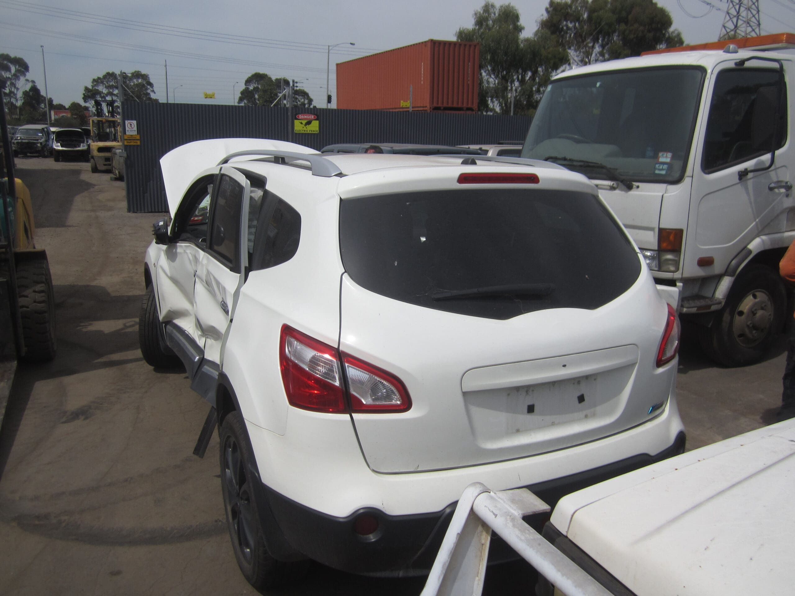 NISSAN DUALIS J10 5 SEAT 2L PETROL 2012 WRECKING