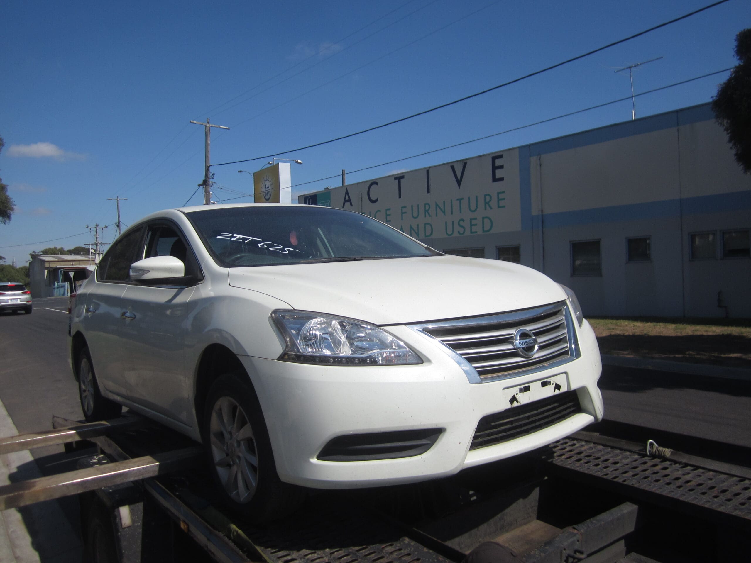 NISSAN PULSAR B17 SEDAN 1.8 AUTO 2014 WRECKING