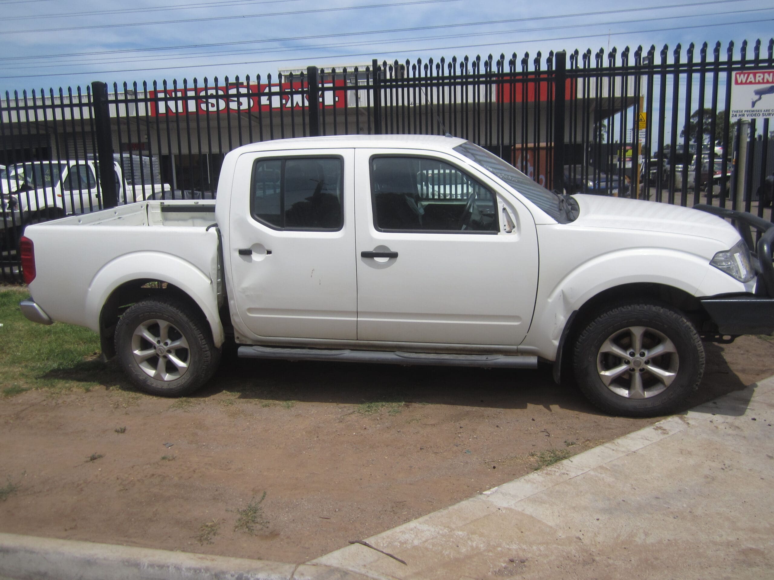 NISSAN NAVARA D40 VSK YD25 MANUAL 2006 WRECKING