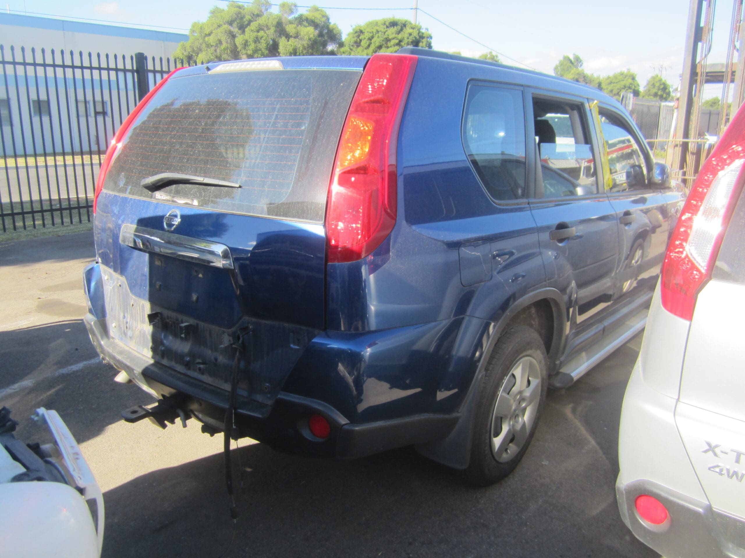 NISSAN X-TRAIL T31 2.5 PETROL 2009 WRECKING