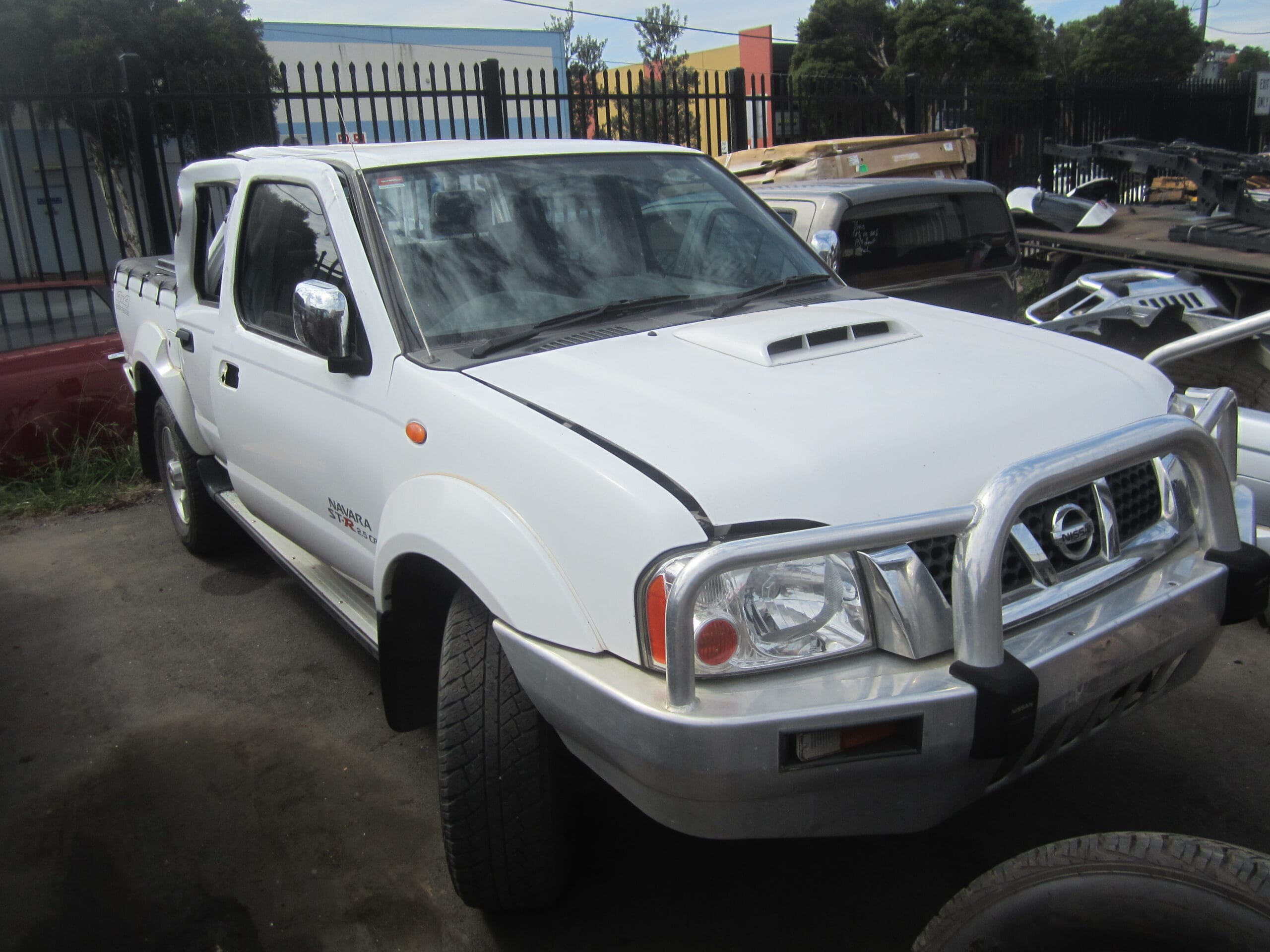 NISSAN NAVARA D22 YD25 TURBO DIESEL 2010 WRECKING