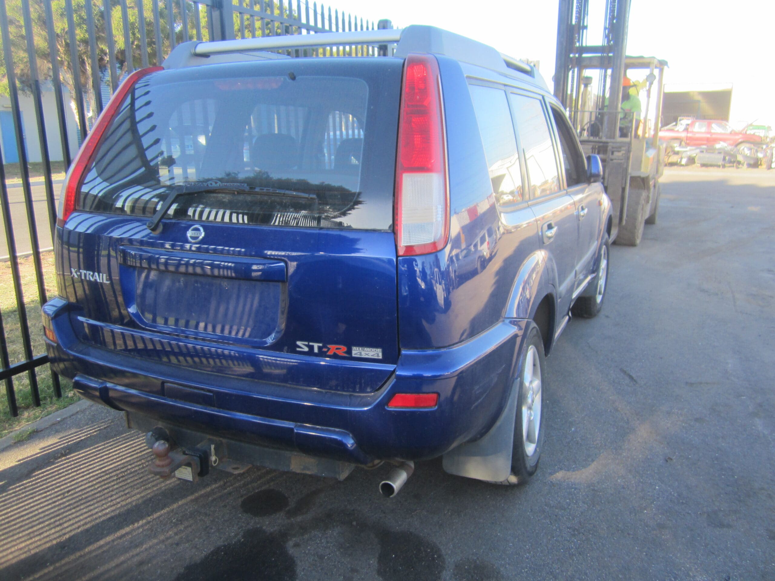 NISSAN X-TRAIL T30 ST-R QR25 4X4 MANUAL 2003 WRECKING