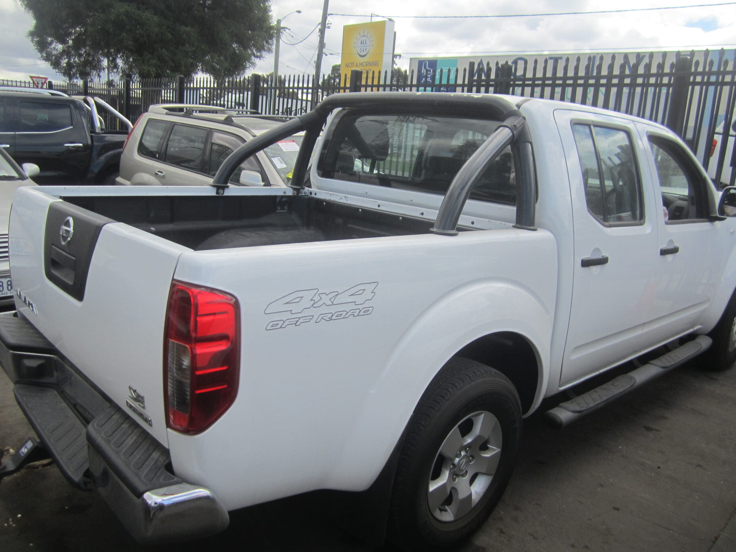 NISSAN NAVARA D40 MNT YD25 DIESEL 2010 WRECKING