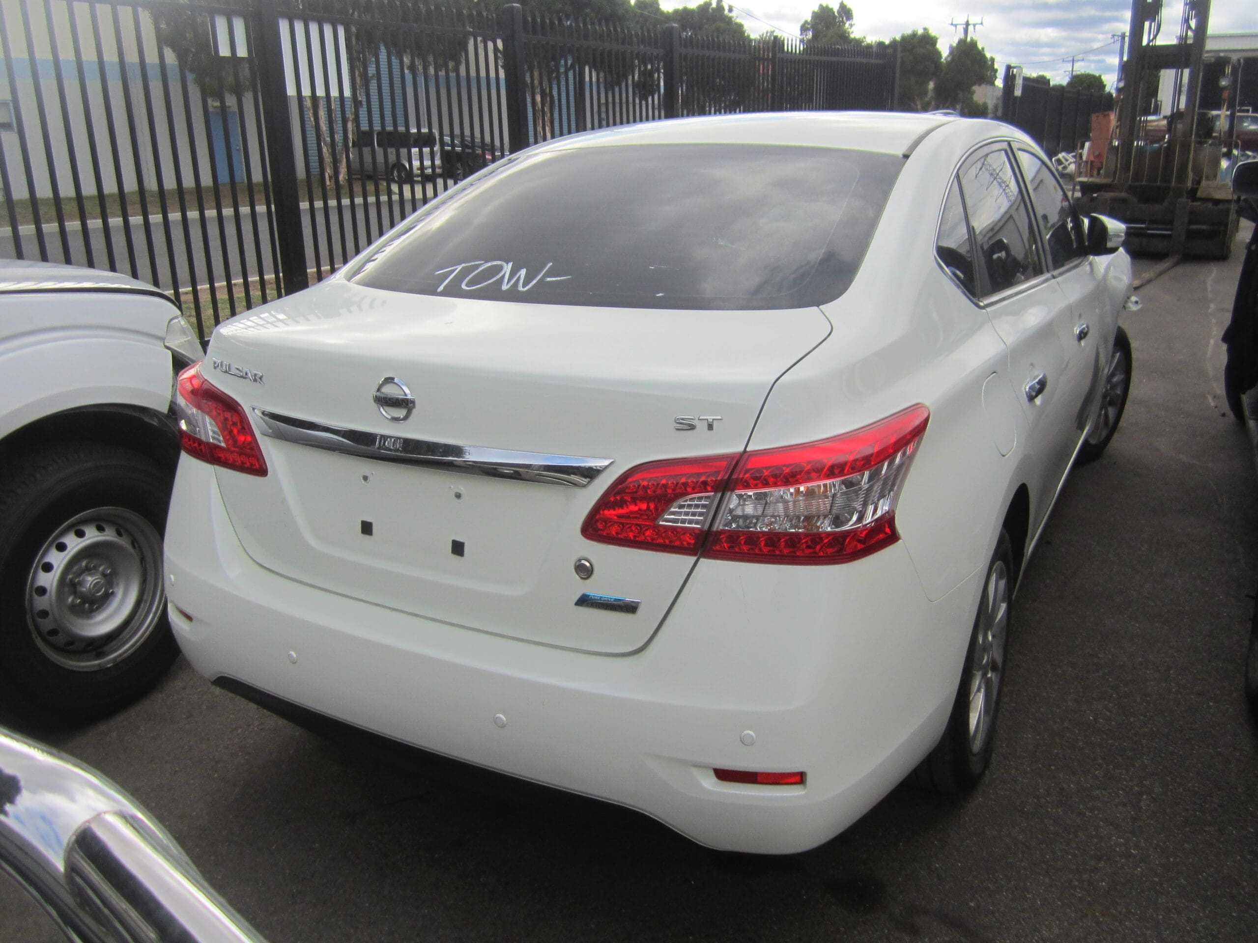 NISSAN PULSAR B17 ST SEDAN 2014 WRECKING