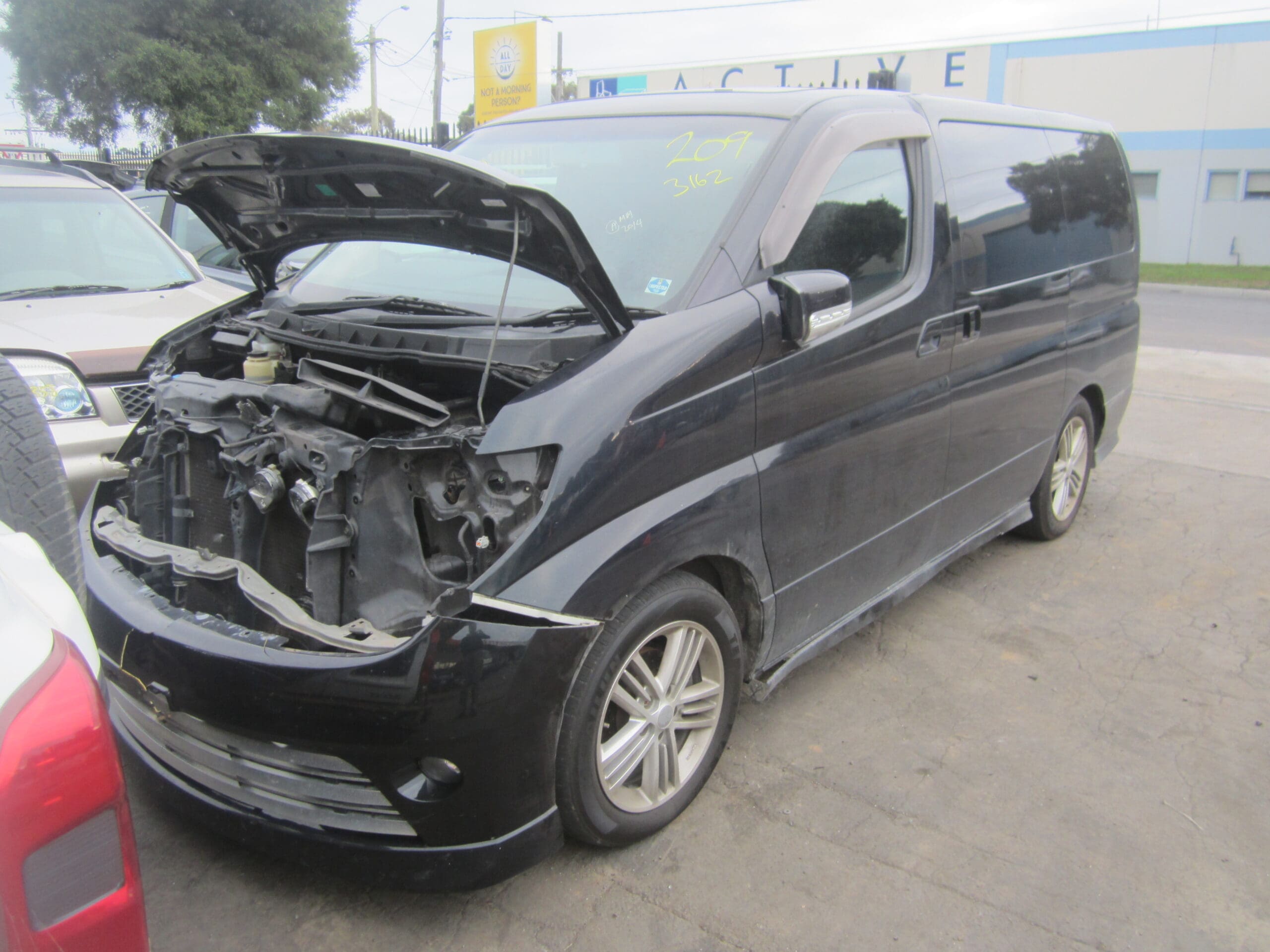 NISSAN ELGRAND E51 VQ35 PETROL 2005 WRECKING