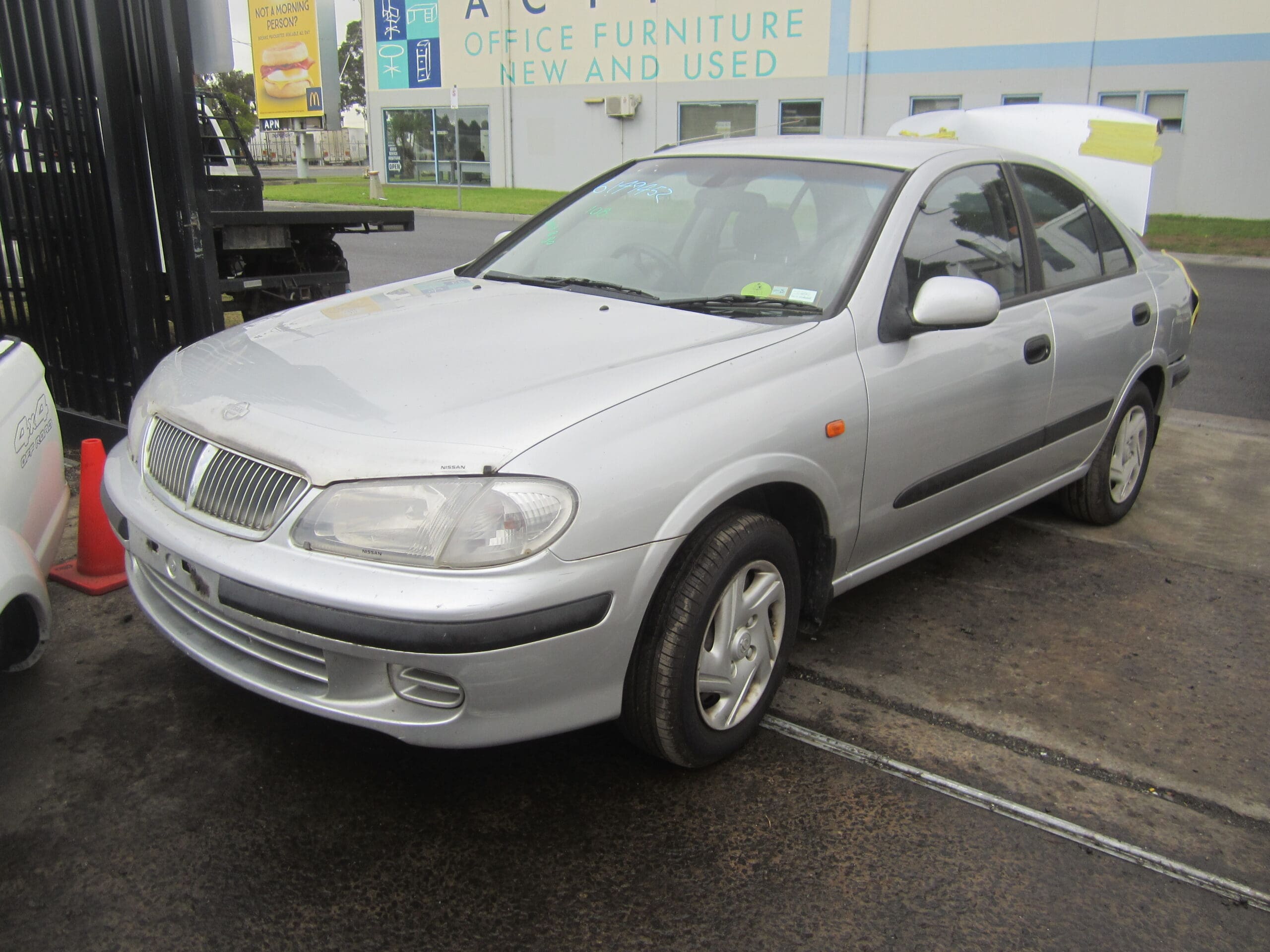 NISSAN N16 SEDAN 1.8 2001 WRECKING