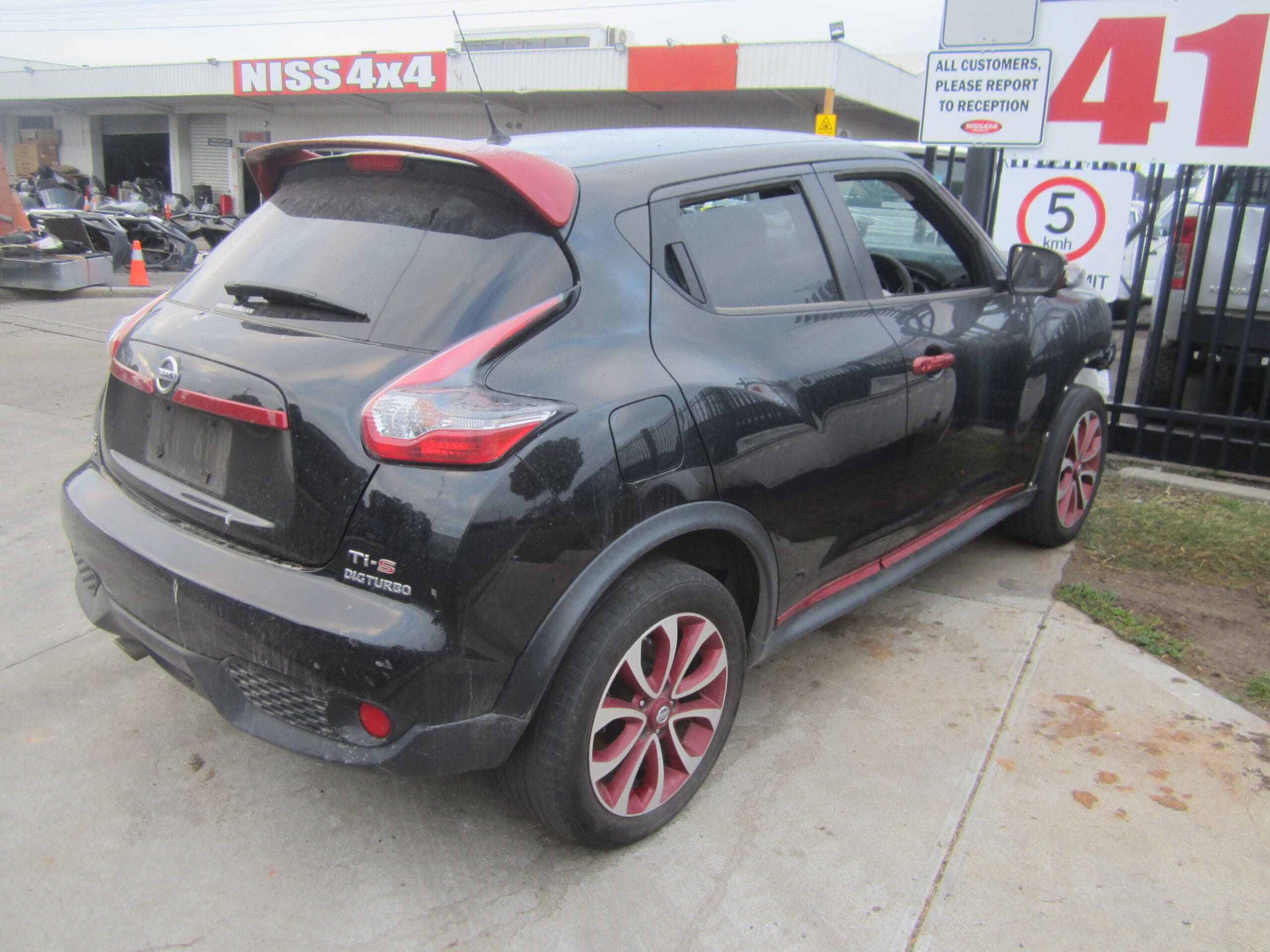 NISSAN JUKE F15 Ti-S TURBO DIESEL 2015 WRECKING