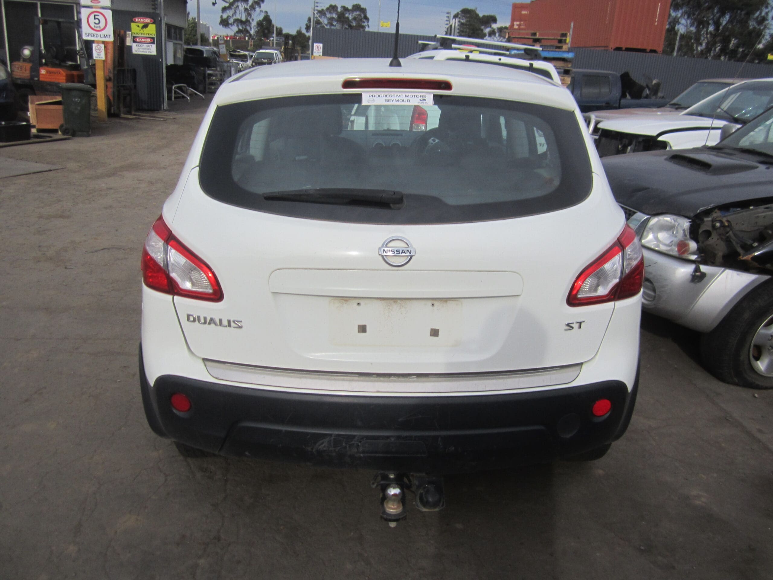 NISSAN DUALIS J10 ST 5 SEAT 2L 2012 WRECKING