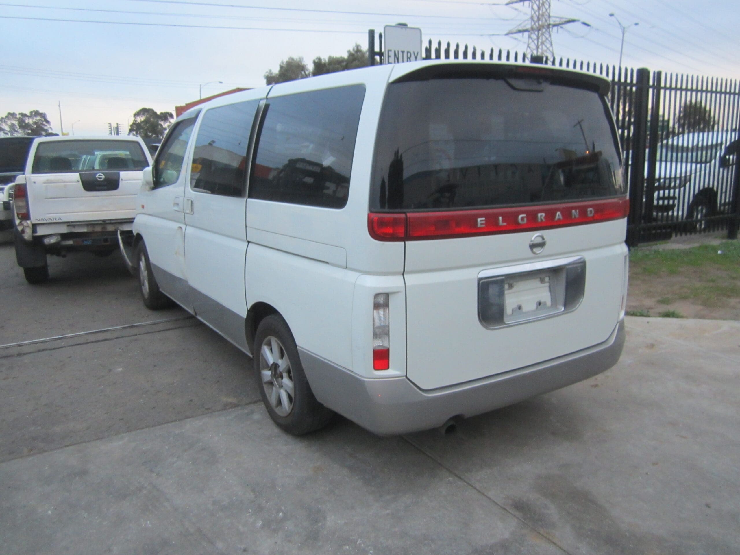 NISSAN ELGRAND E51 VQ35 AUTO 2002 WRECKING