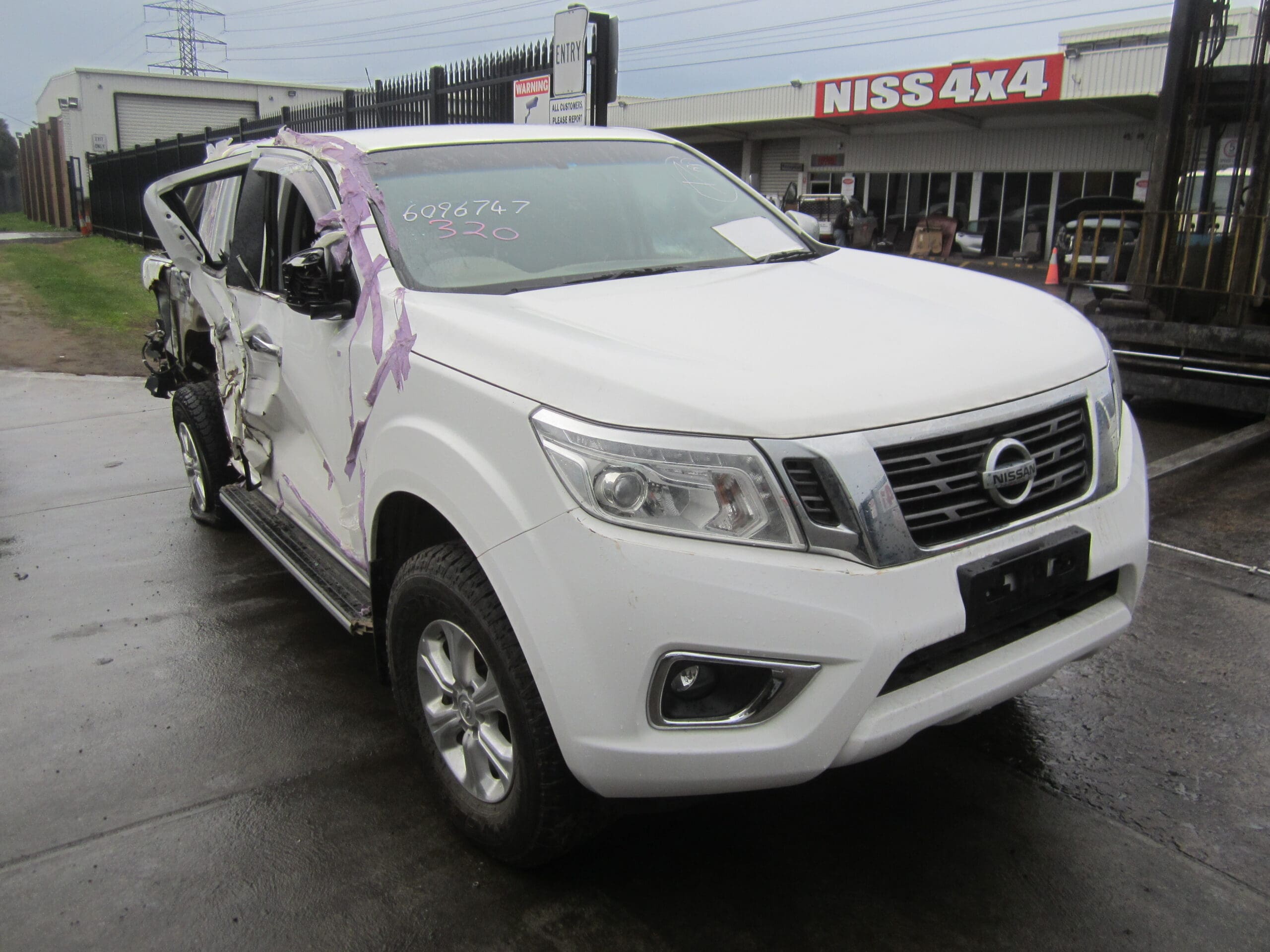 NISSAN NAVARA D23 NP300 ST DUALCAB 2.3 DIESEL 2015 WRECKING