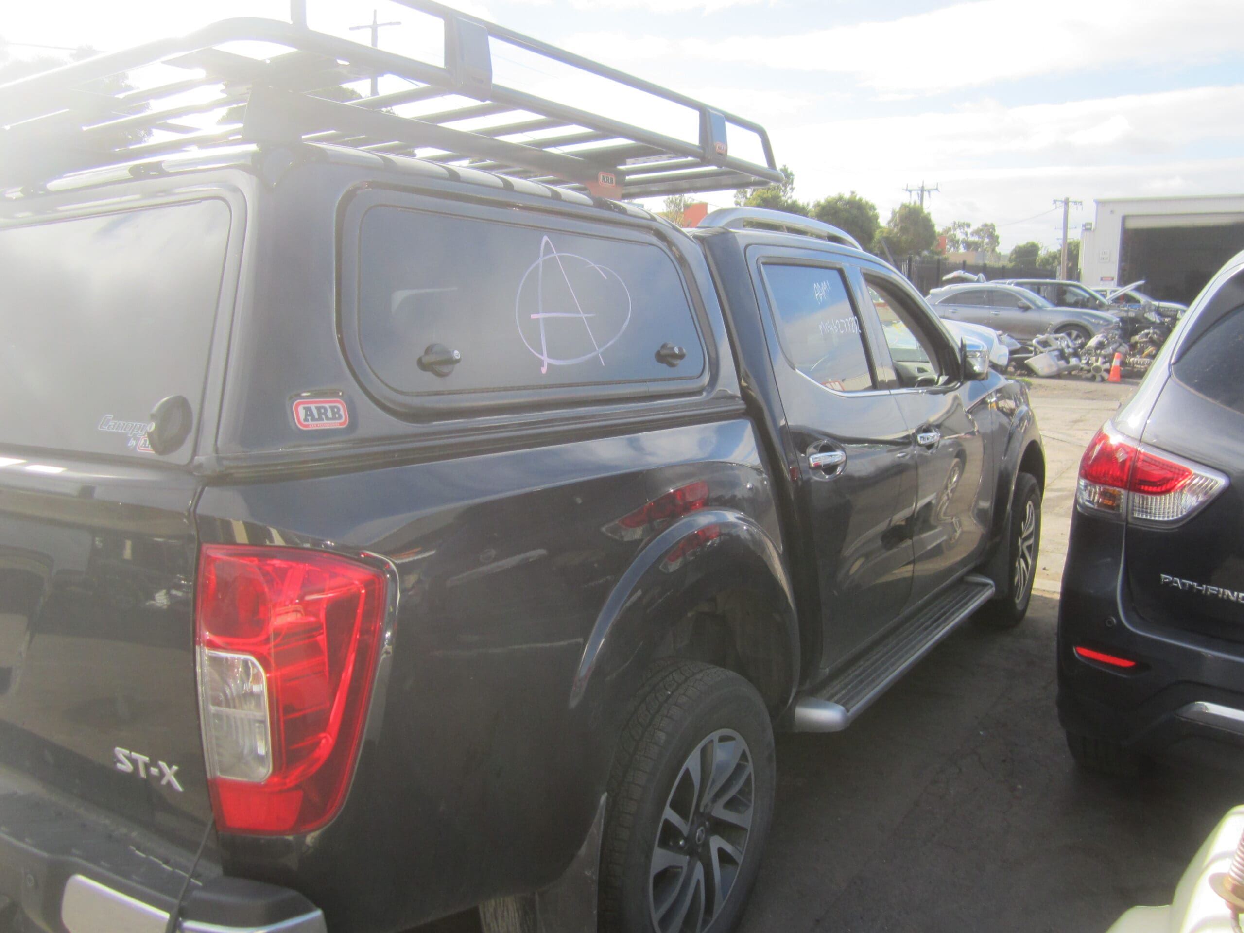 NISSAN NAVARA D23 NP300 ST-X 4X4 DIESEL 2015 WRECKING