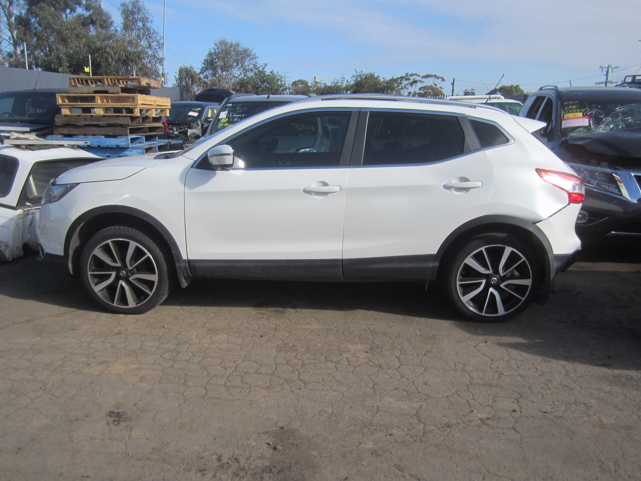 NISSAN QASHQAI J11 TI 2L PETROL AUTO LEATHER SEATS 2016 WRECKING