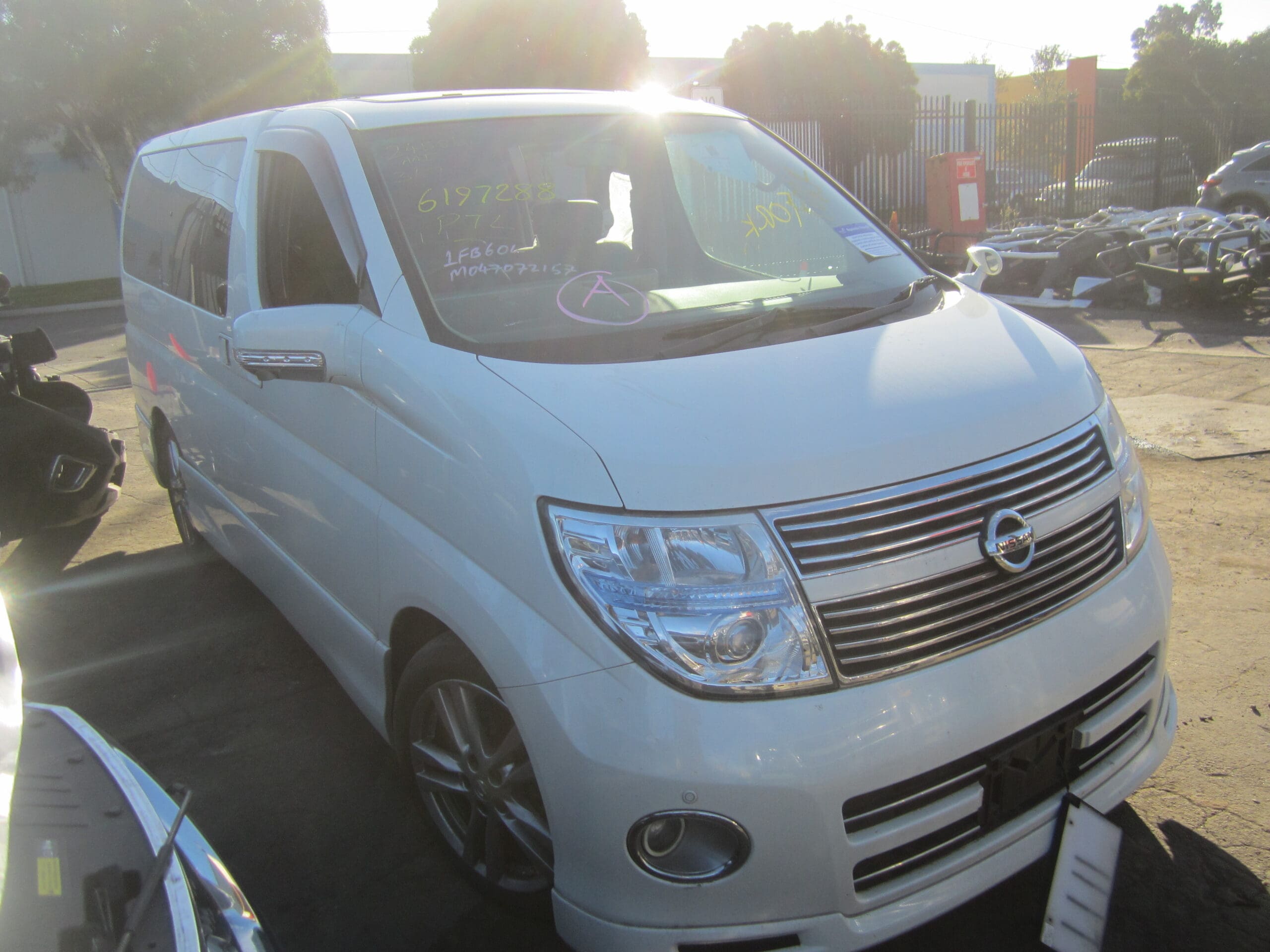 NISSAN ELGRAND E51 HIGHWAY STAR VQ35 AUTO WHITE 2005 WRECKING